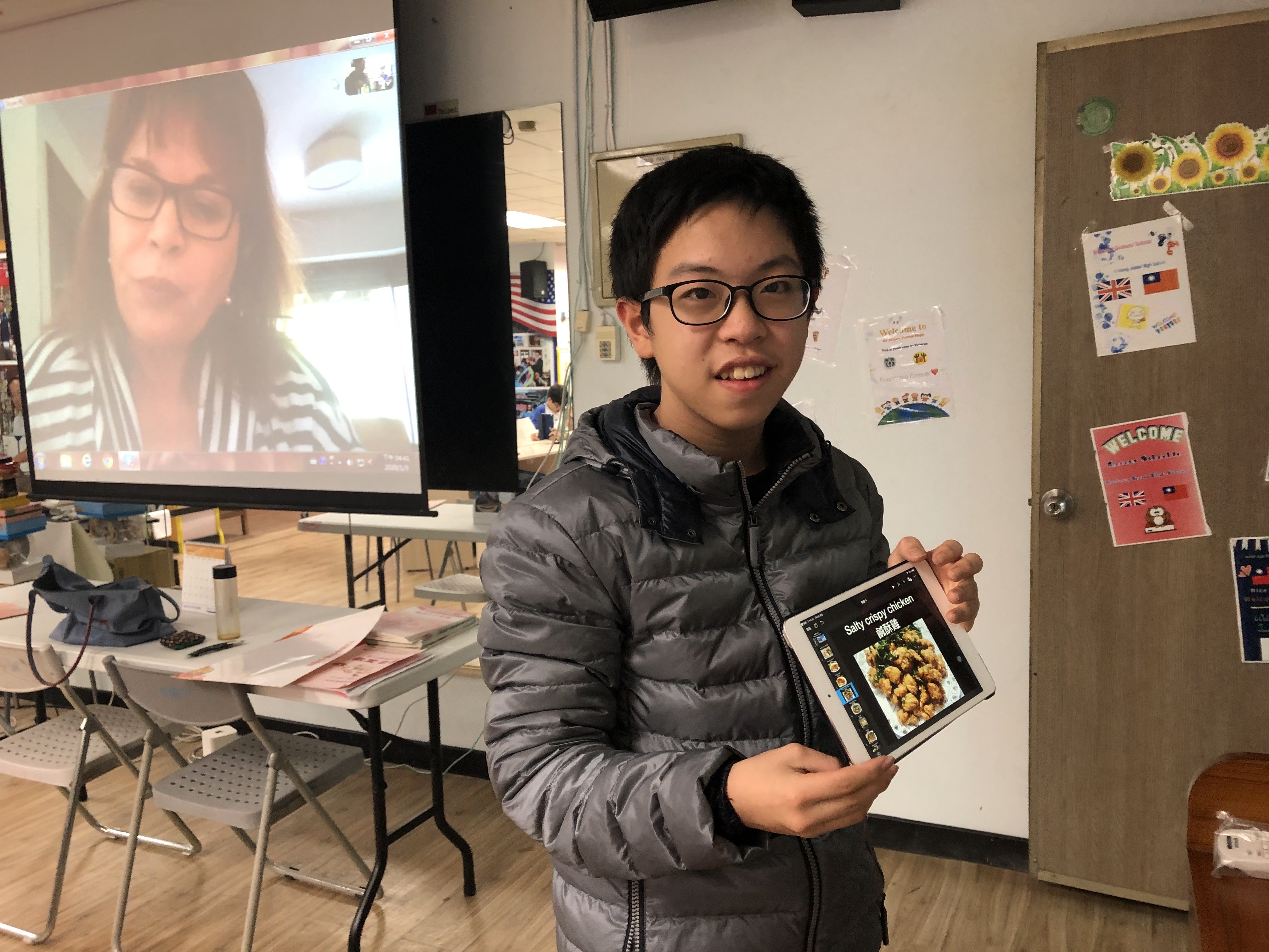 二重國中803陳泓嘉同學與黎巴嫩老師介紹台灣美食