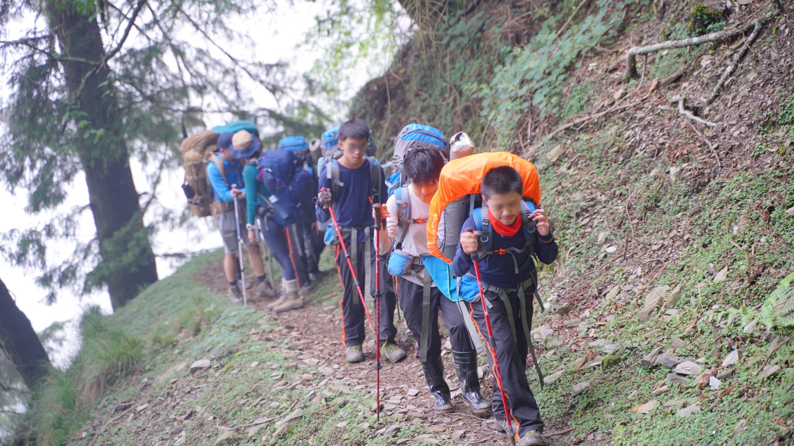 為期7天6夜活動以高山為教室，大引導孩子們透過刺激、衝突、冷靜、反思等循環，建立團隊互助、責任學習及行為改變