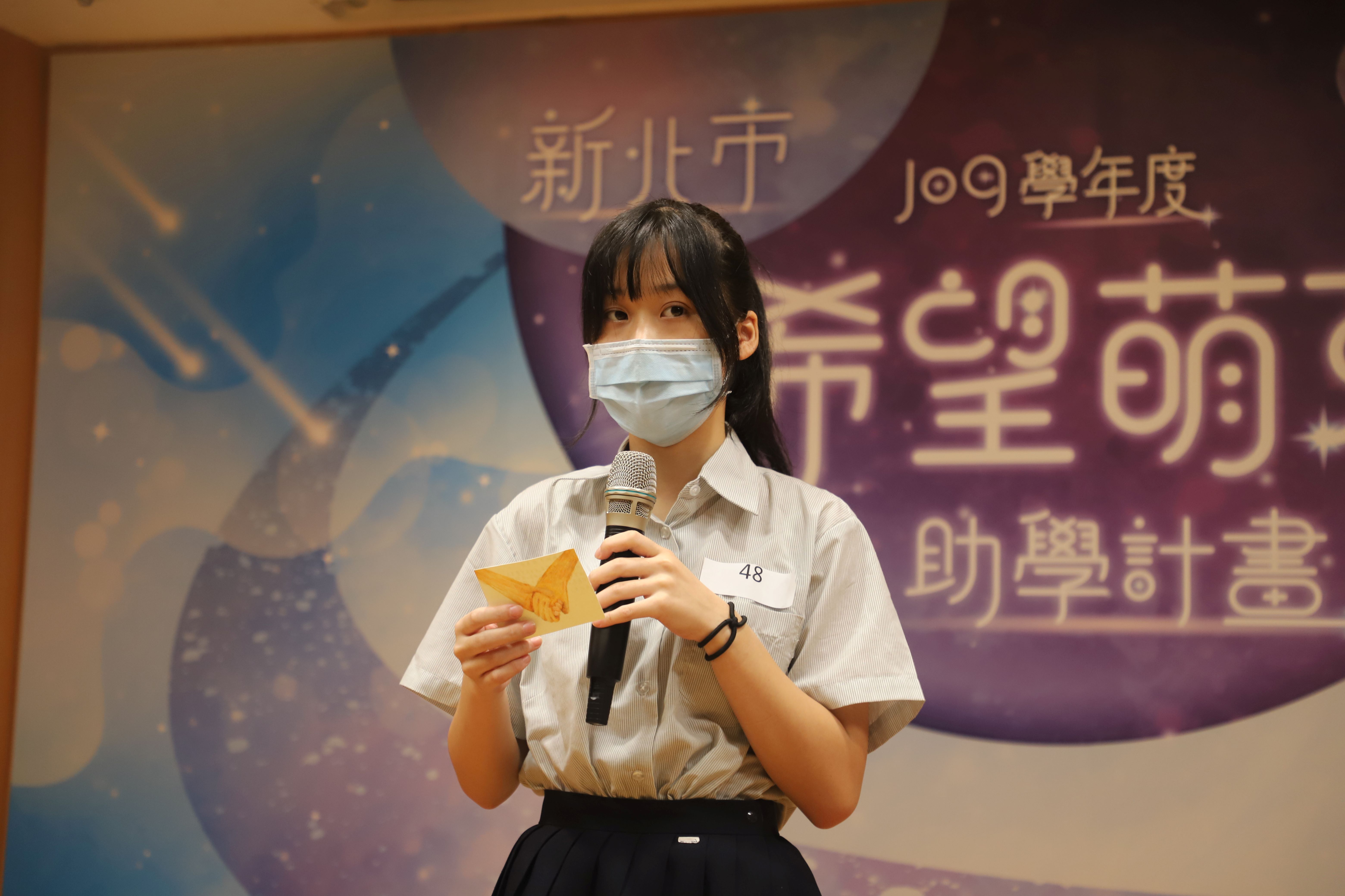 3.去年參與此計畫的學生阿育說，藉由此計畫，讓她勇於追逐夢想，一圓美學的藝術夢