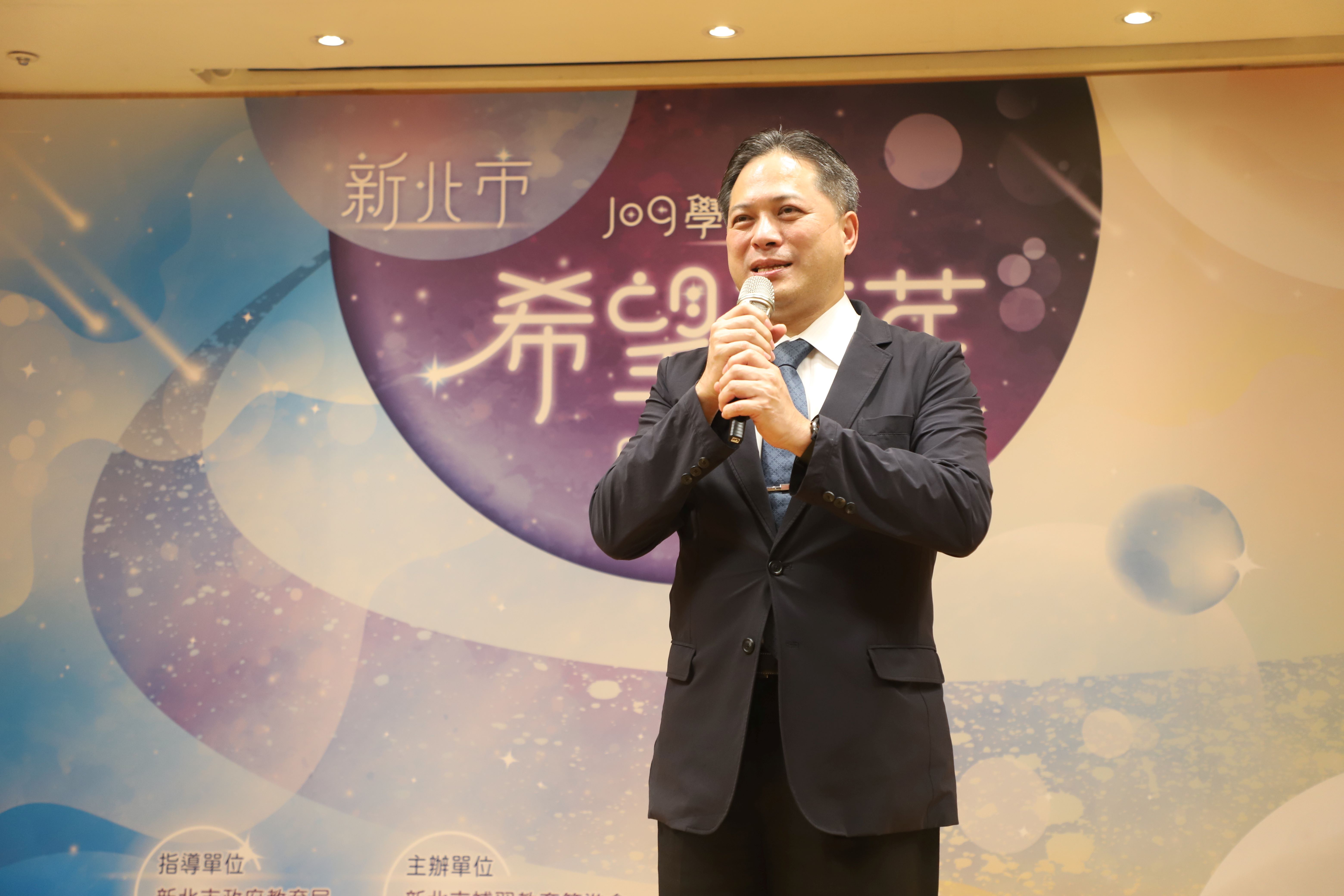 4.吳明機副市長表示，感謝補教團體及各補習班共同推動，可貴的是今年沒有因疫情而影響公益熱情，反而加碼更多學子受益