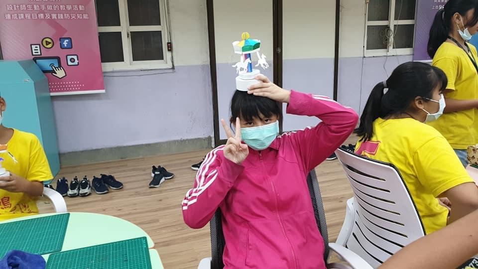 鳳鳴國小學童動手做音樂旋轉四駿