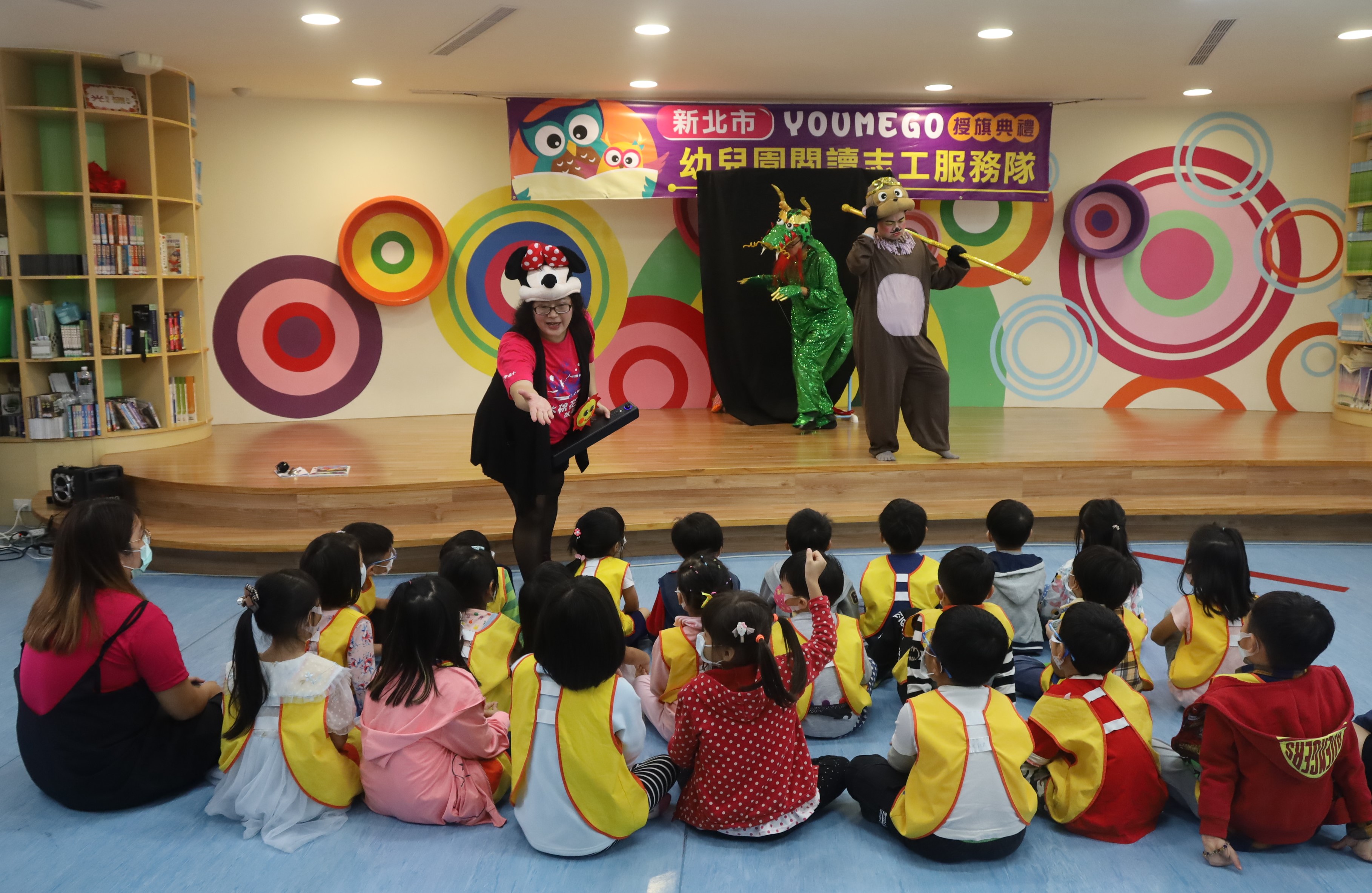 5.新北巿教育局讓閱讀教育向下扎根到學前教育，鼓勵幼生從「聽」故事開始閱讀，學習品德觀念