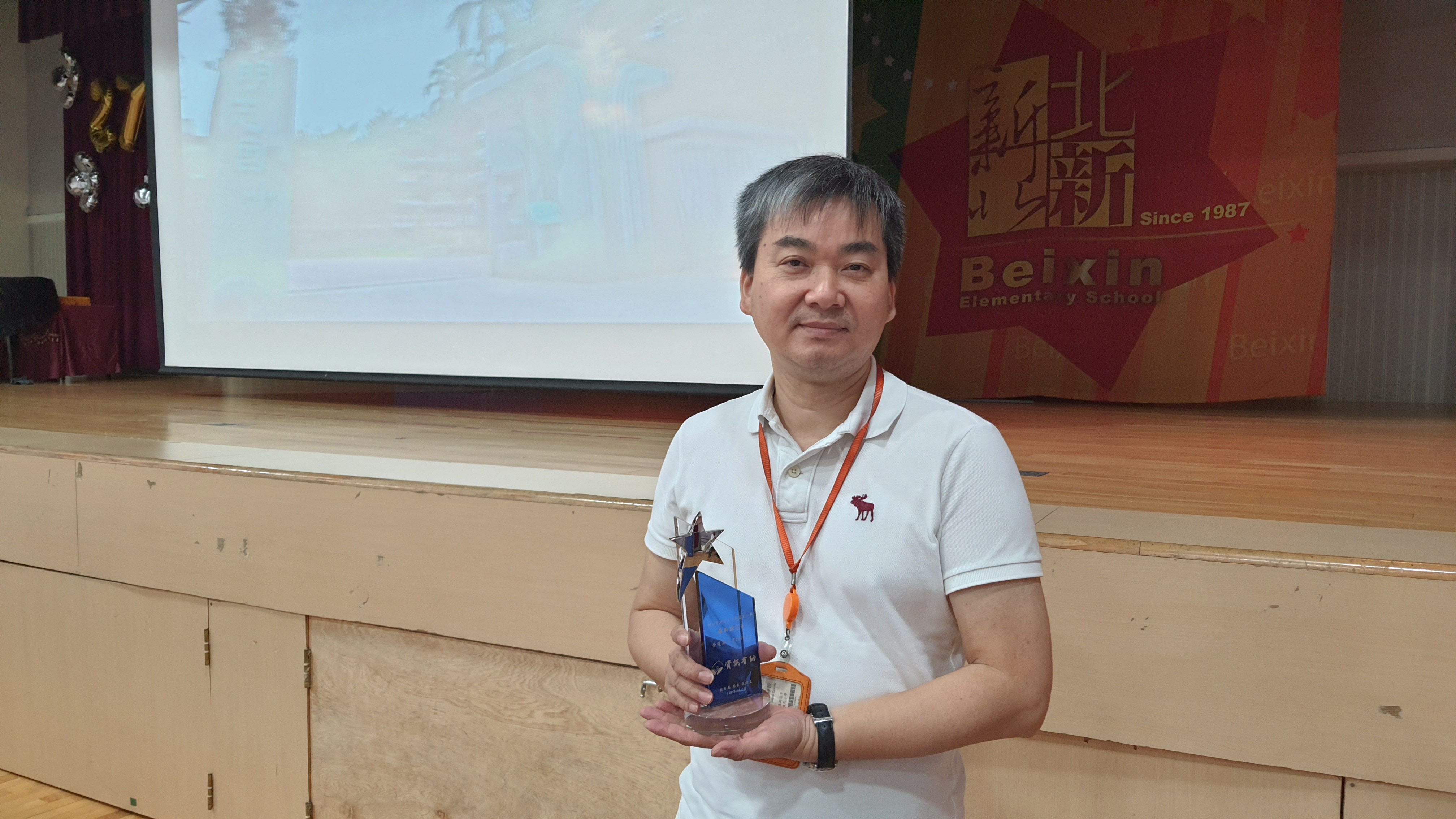 北新國小羅英財組長服務26年推動資訊教育有功