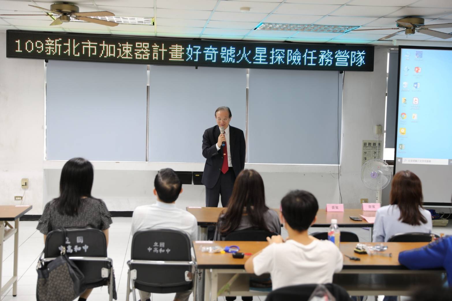 好奇號火星探險任務營隊結訓頒獎前部長吳清基致詞