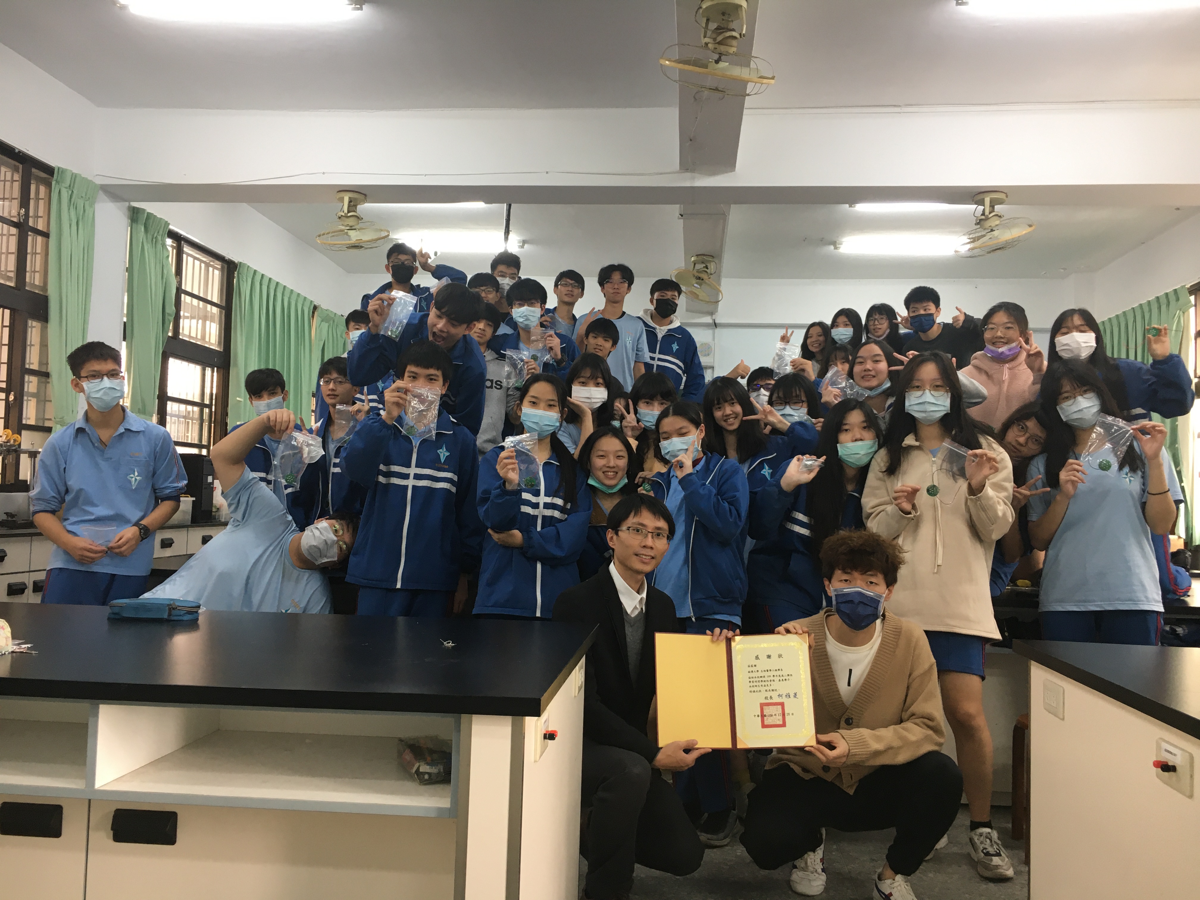 銘傳醫工系講師與學生合影