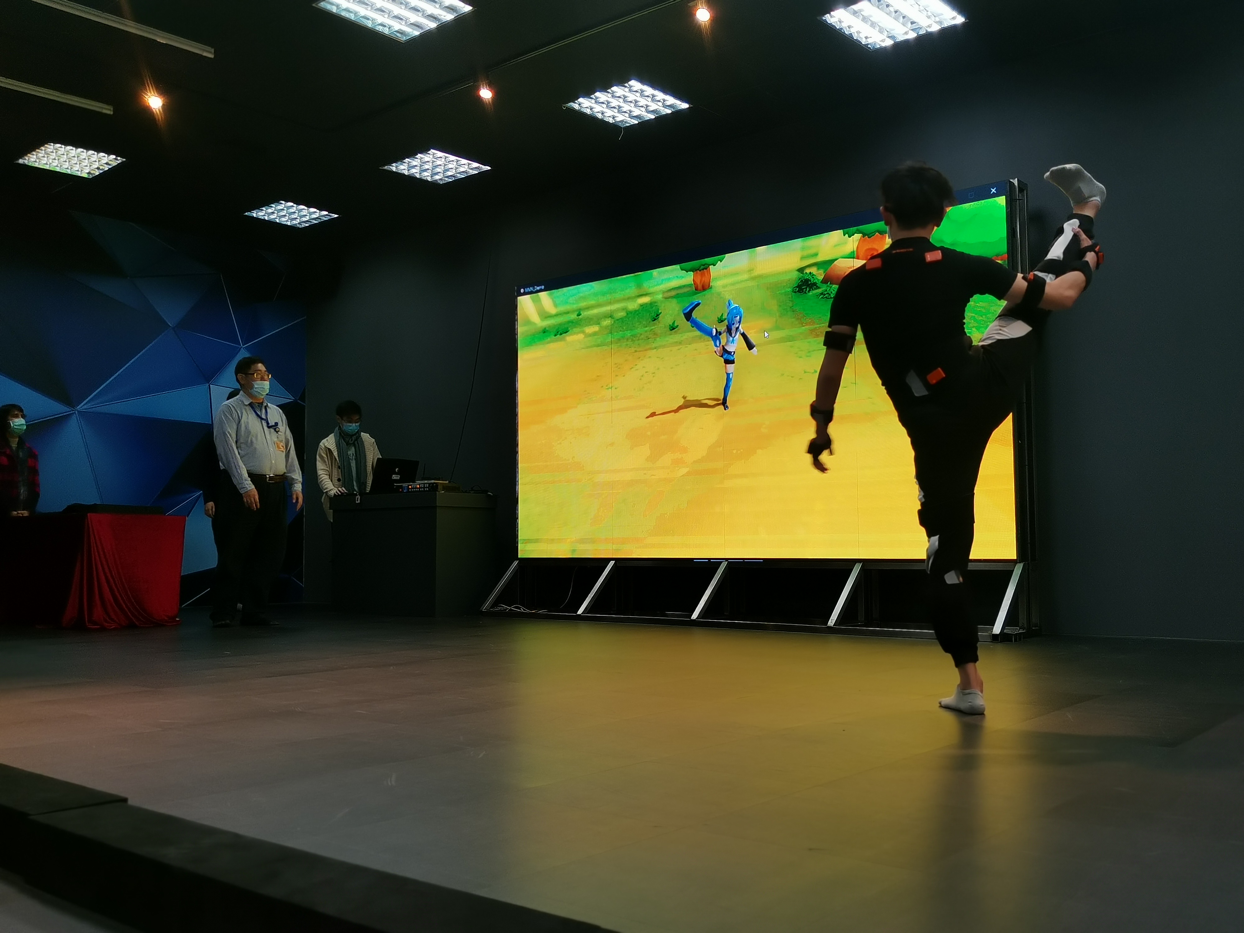 虛擬實境環境的動作捕捉系統、3D VR互動課程，非常好玩又刺激