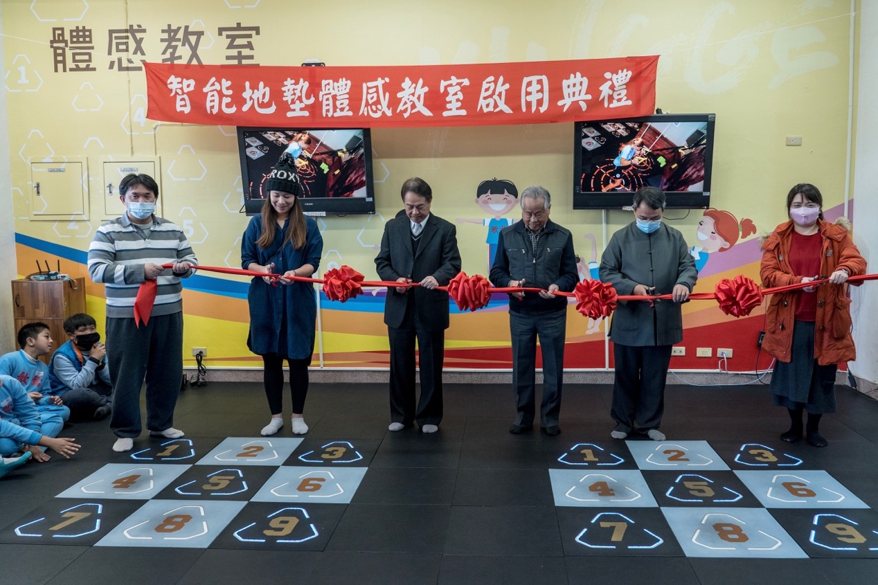 鶯歌國小智能地墊體感教室揭幕剪綵