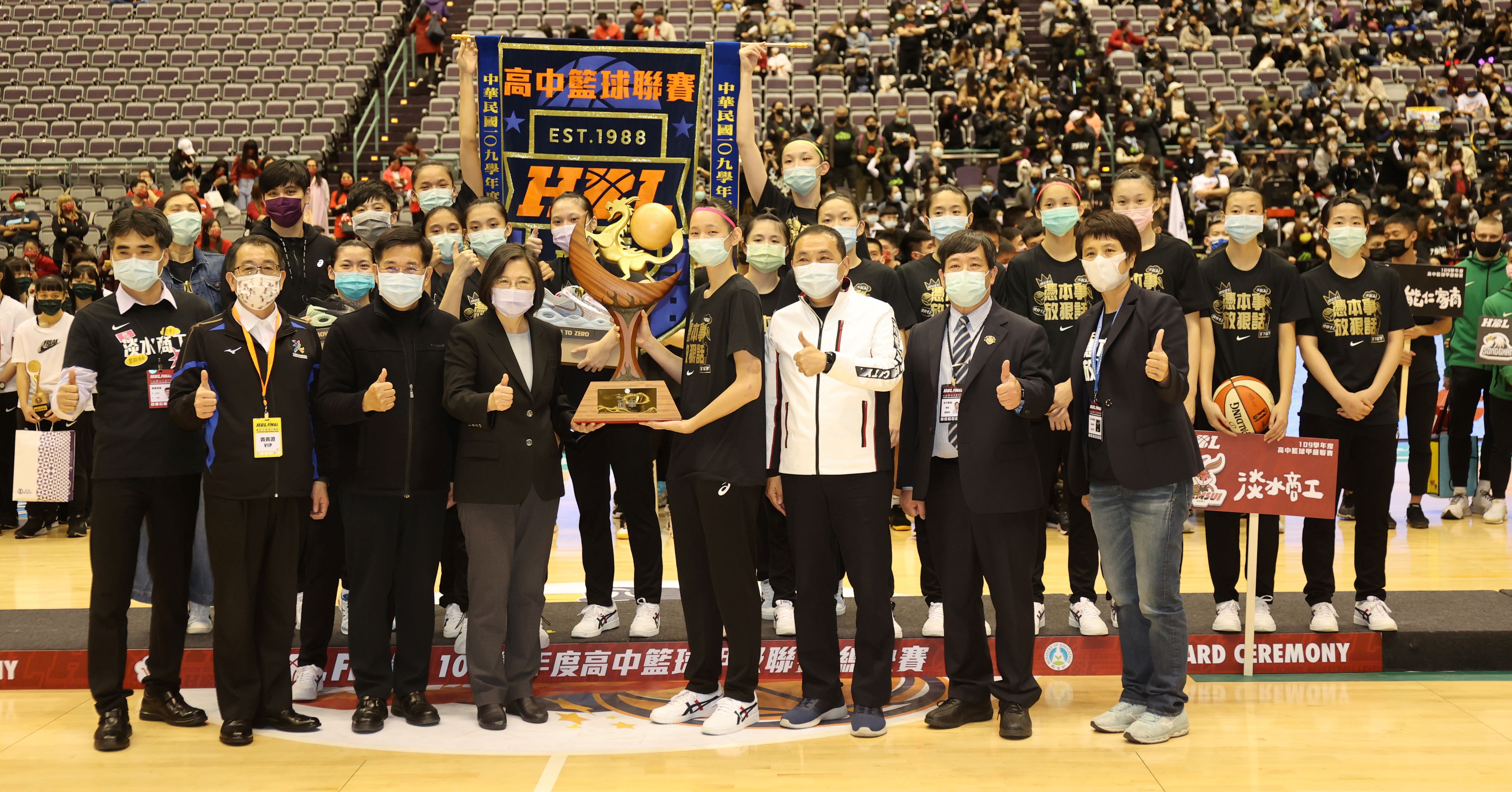 淡水商工奪得hbl女子組隊史第11冠現場頒獎(高中體總提供) 