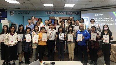 109學年度新北工作坊結訓頒授研習證書.