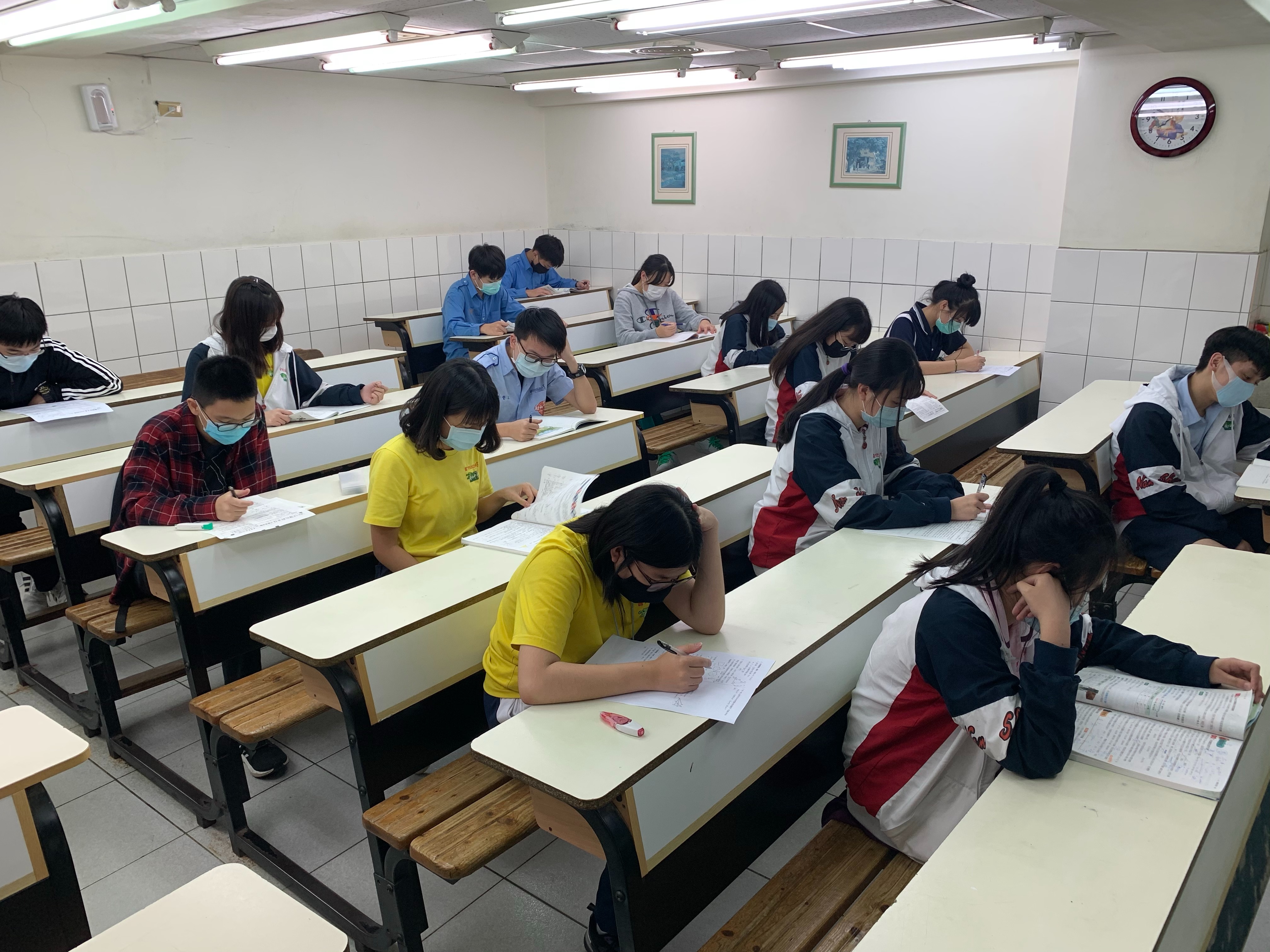 ​教育局於中央核定名冊及核撥疫苗後即刻開打(圖為資料照).jpg