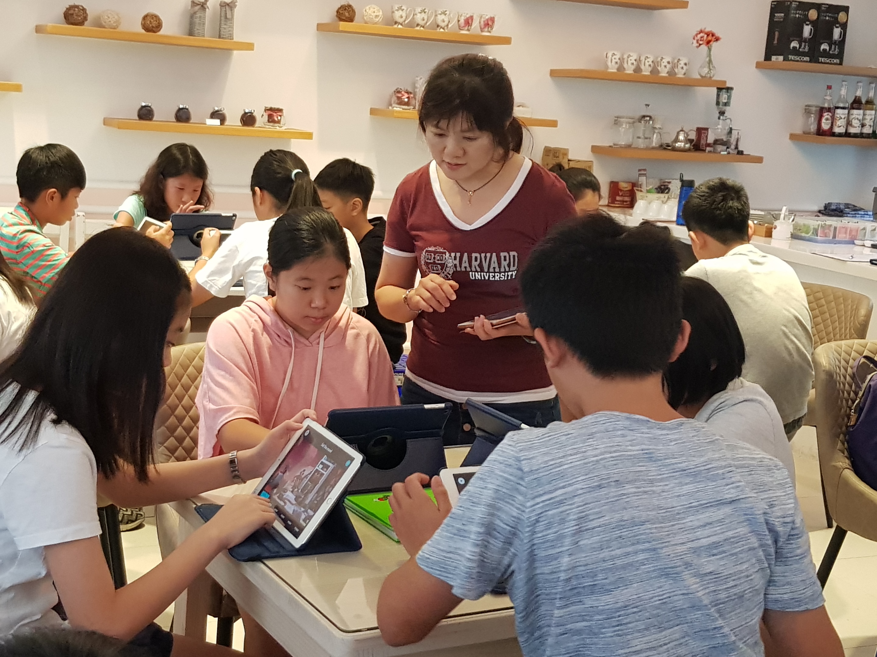 (110師鐸獎)福和國中施妙旻老師-新北市智慧學習領航學校種子教師，帶領孩子與國際接軌.jpg