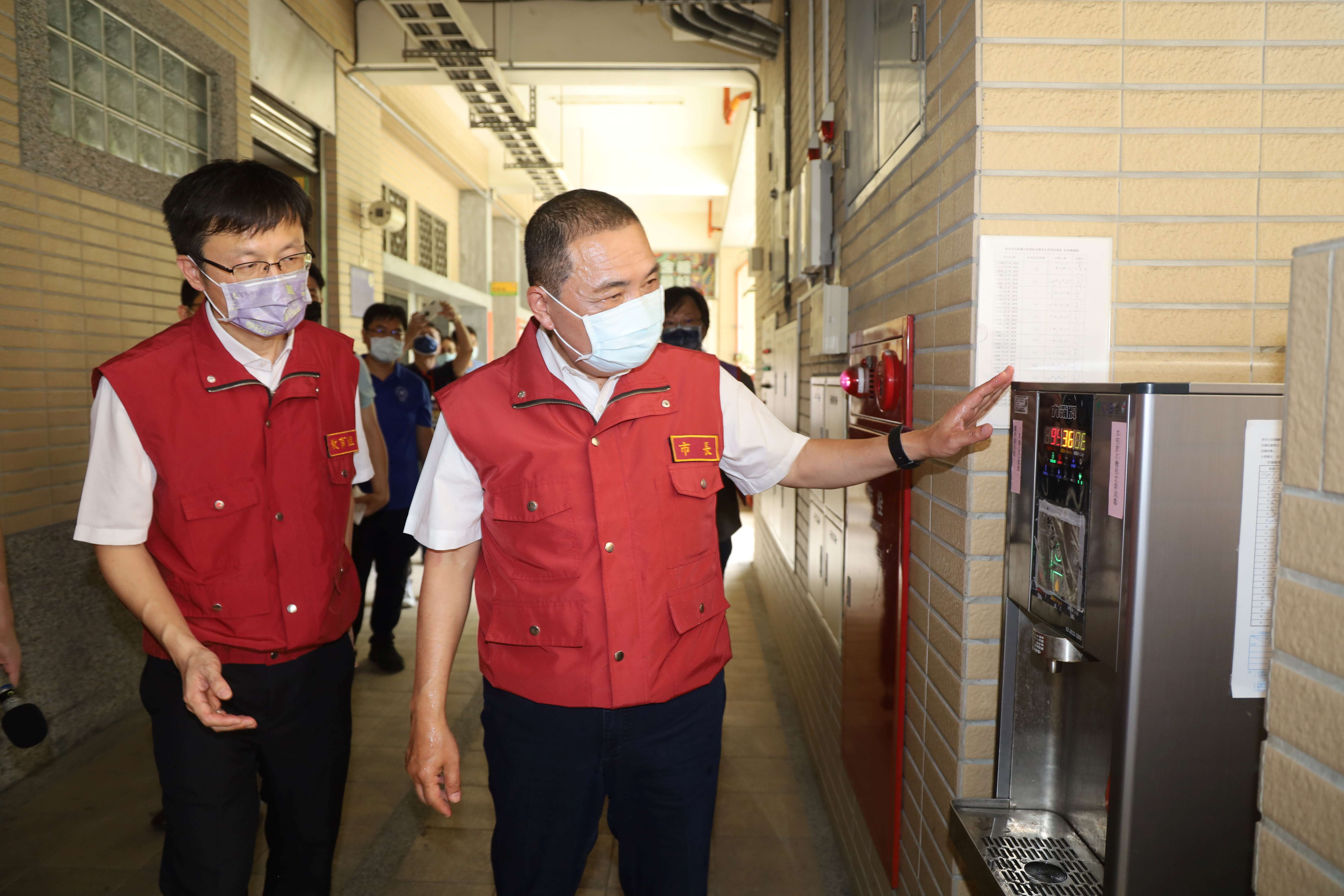8.各校陸續於開學前完成環境清消，貼妥飲水機標語.JPG