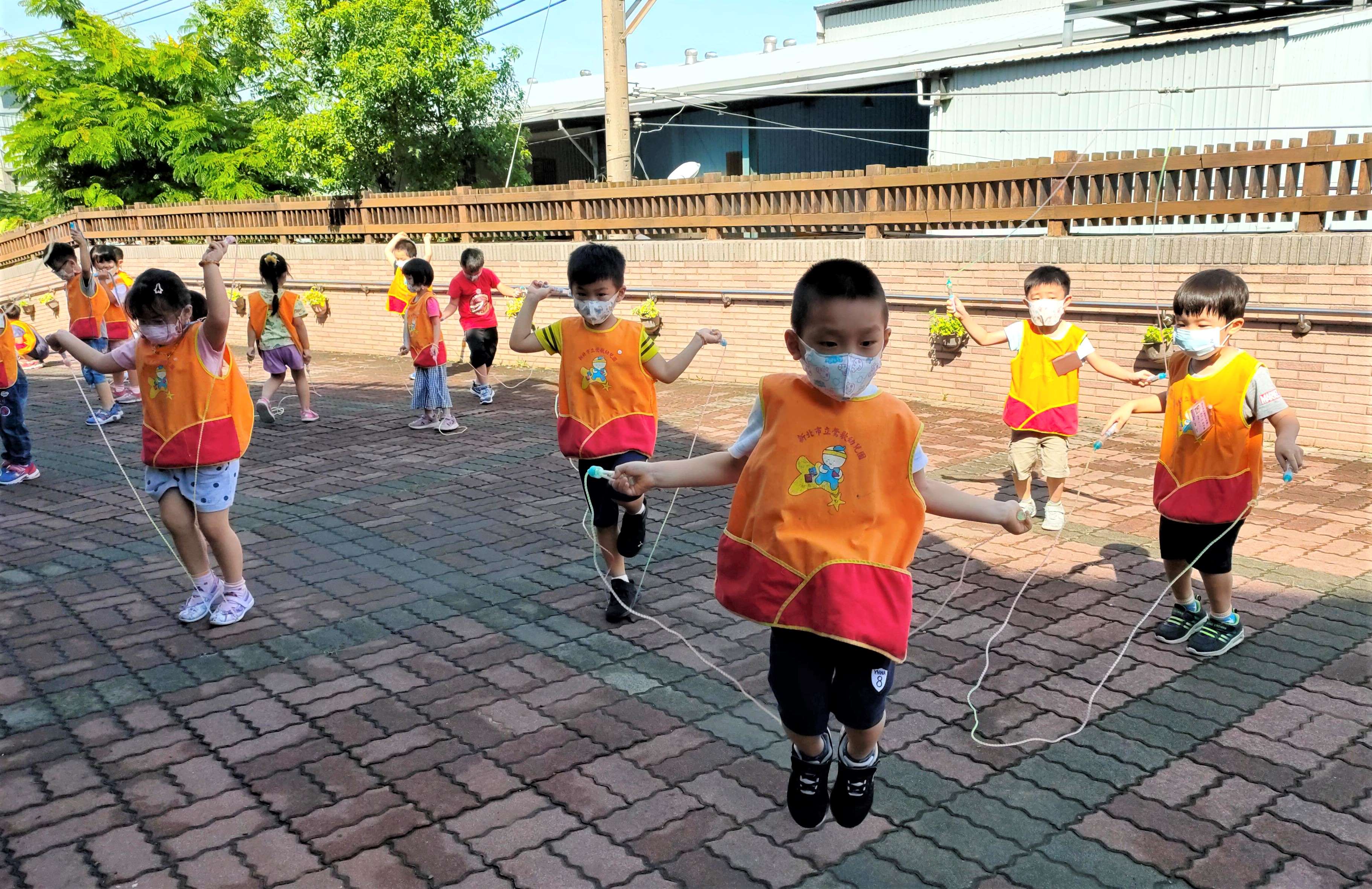 5.幼兒園大班生跳繩10下，我好棒成功了.jpg