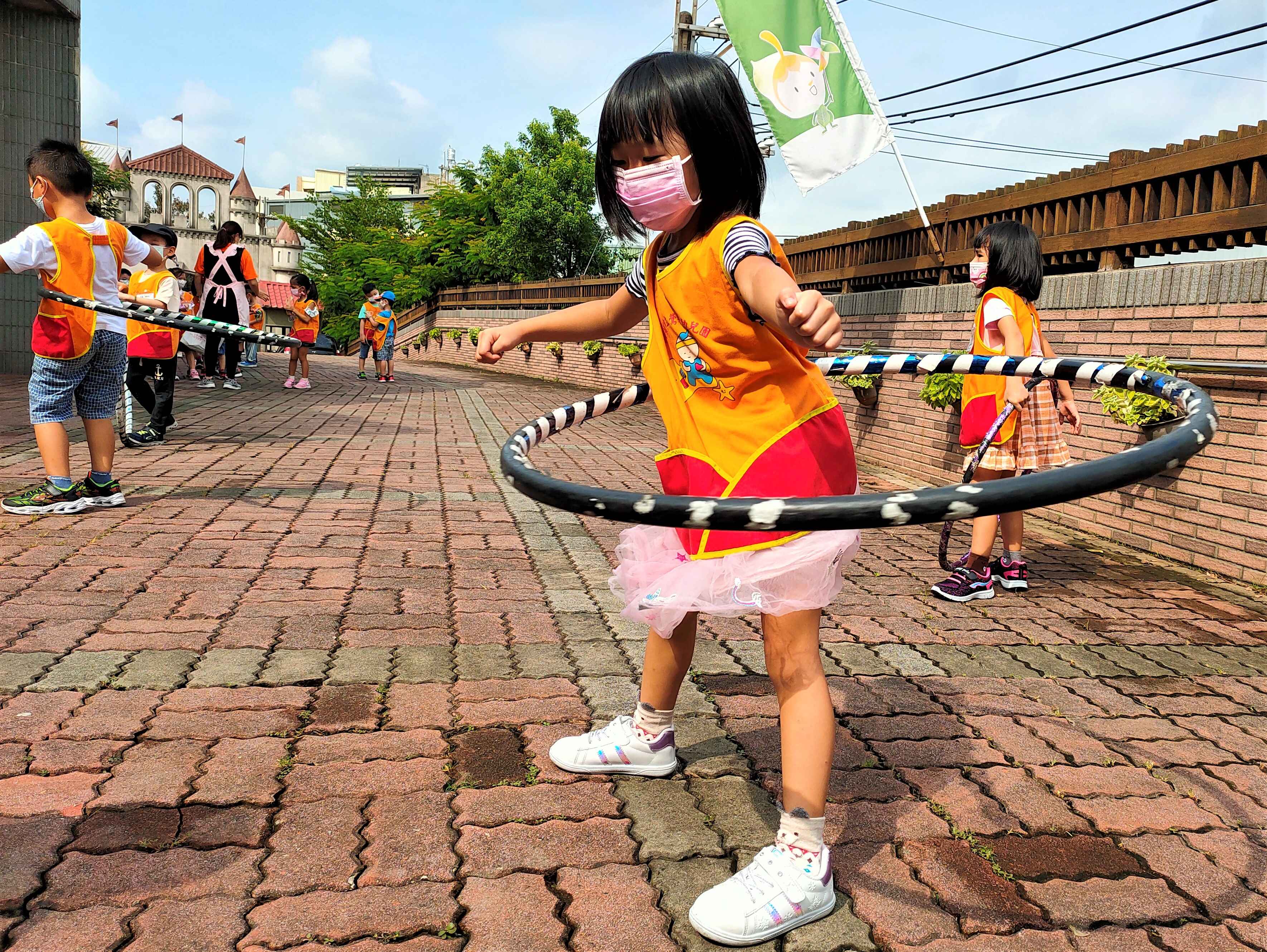 6. 學生挑戰呼拉圈搖20下，器材用畢消毒歸位.jpg