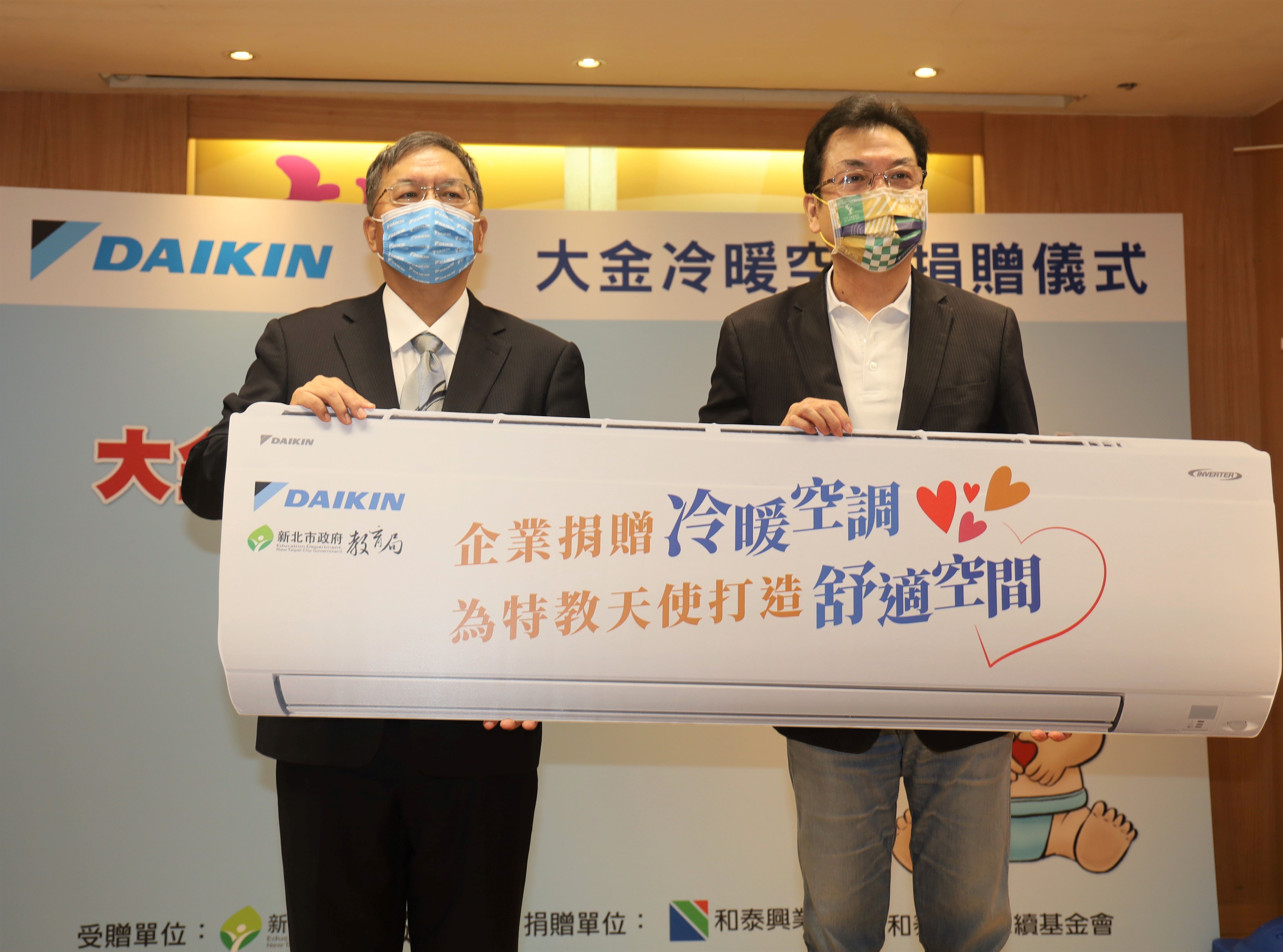 4.​今(12)日舉辦捐贈儀式上，更加碼15台空氣清淨機，為折翼天使打造舒適空間.JPG