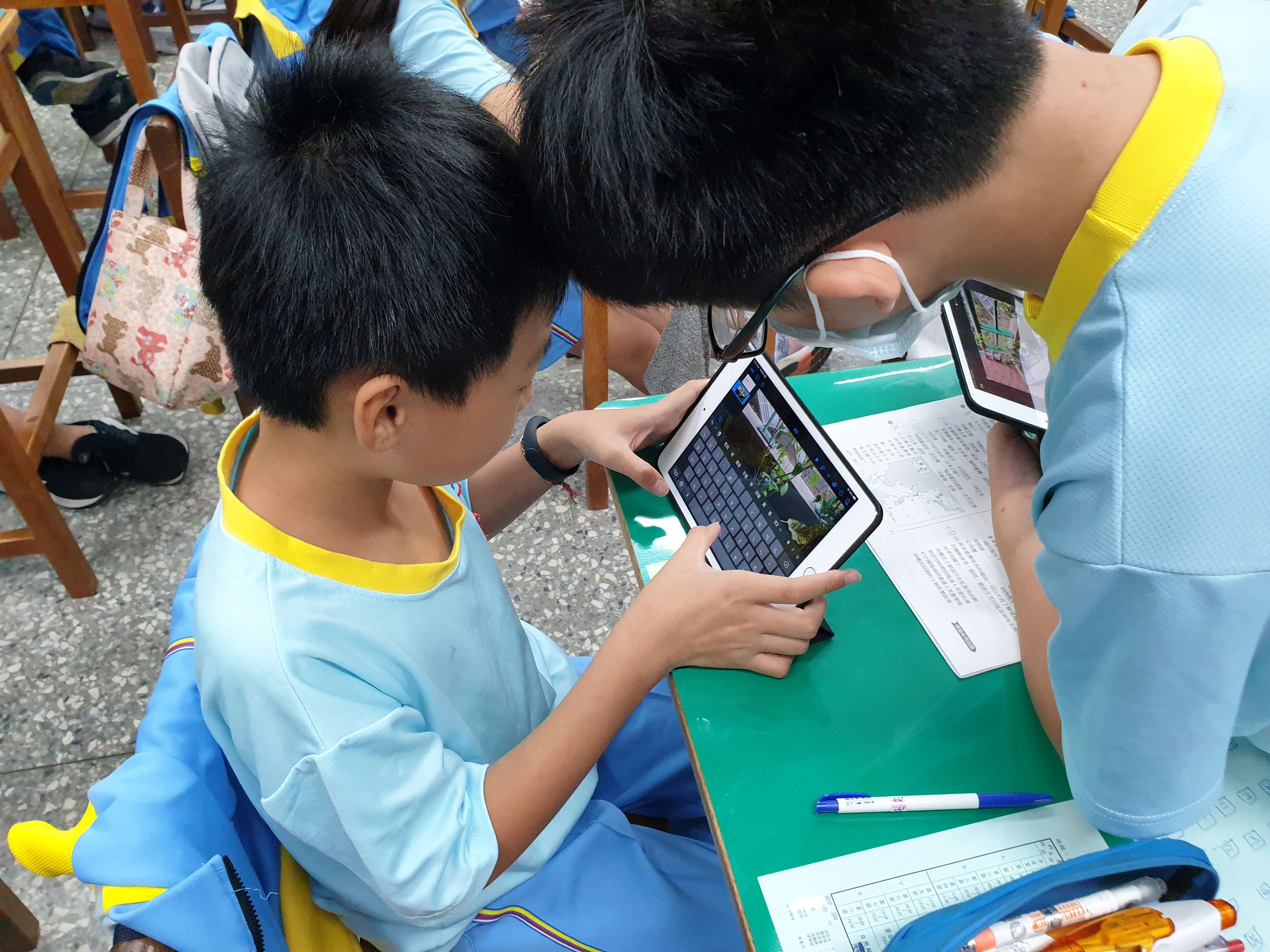 4.崇林國中學生於課堂中運用平板進行跨領域學習(資料照).jpg