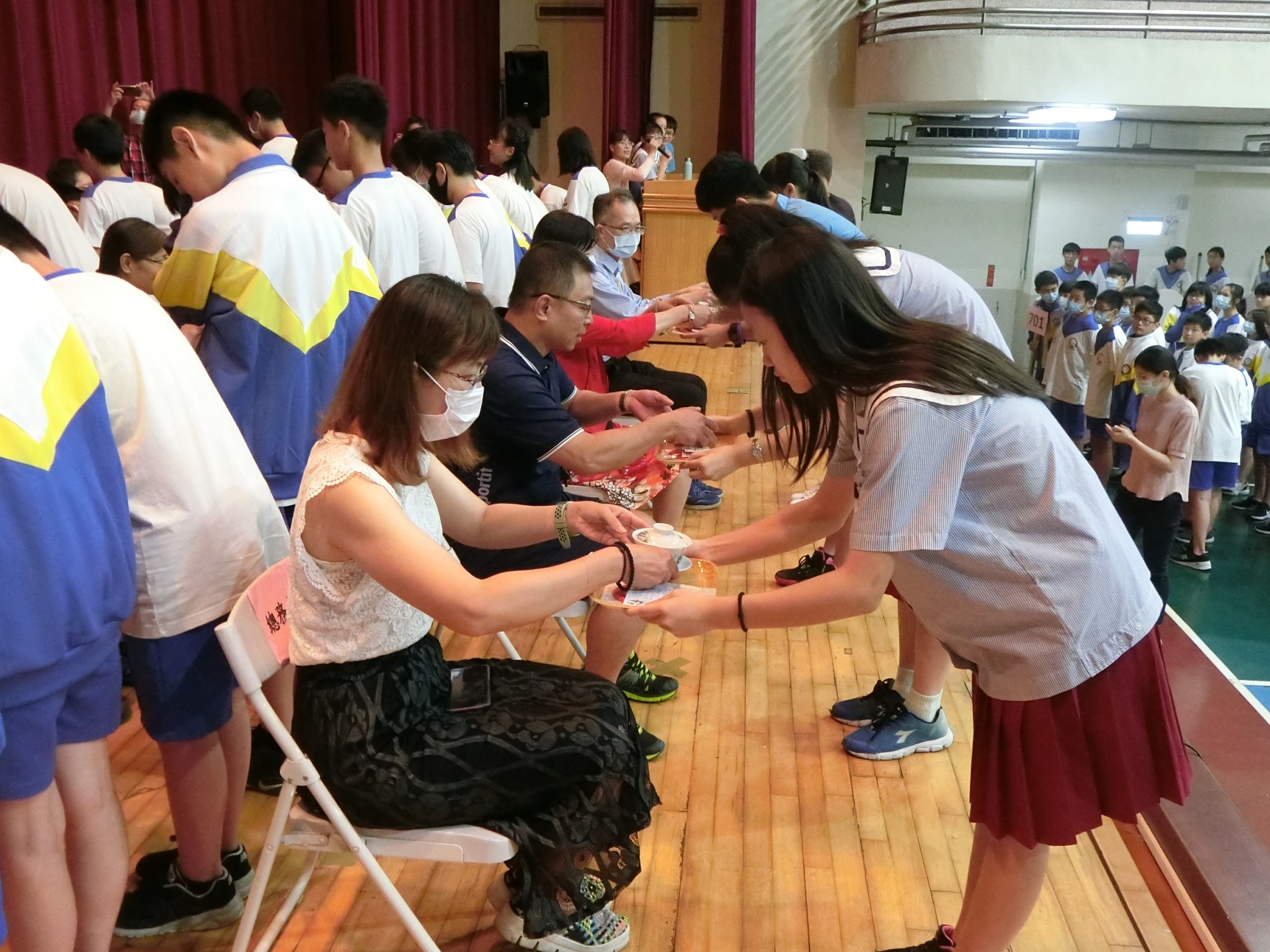3.溪崑國中辦理教師節慶祝大會，敬師奉茶學習感恩.jpg