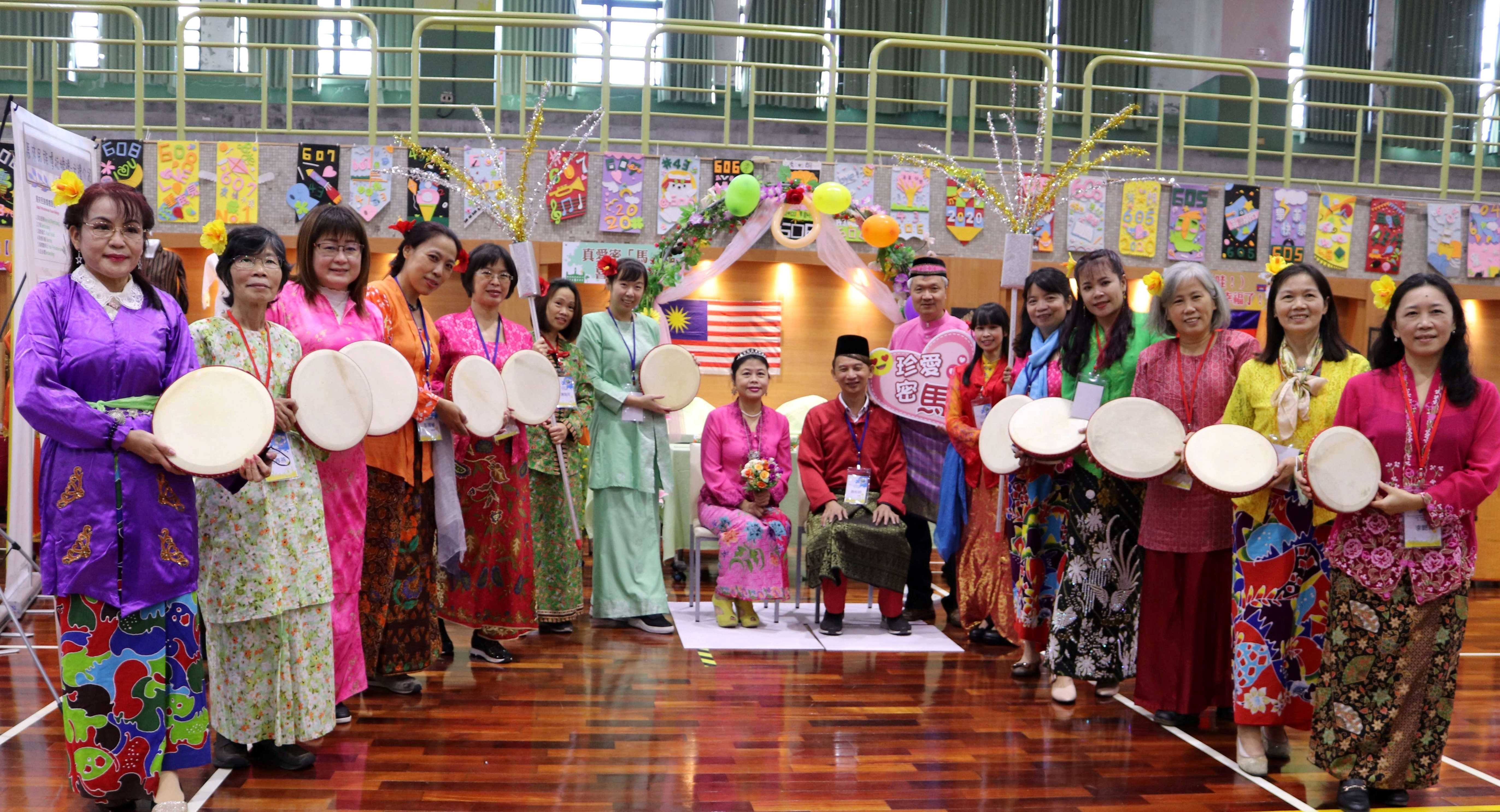4.新北市新住民語文共備學員開心體驗馬來喜宴文化.JPG