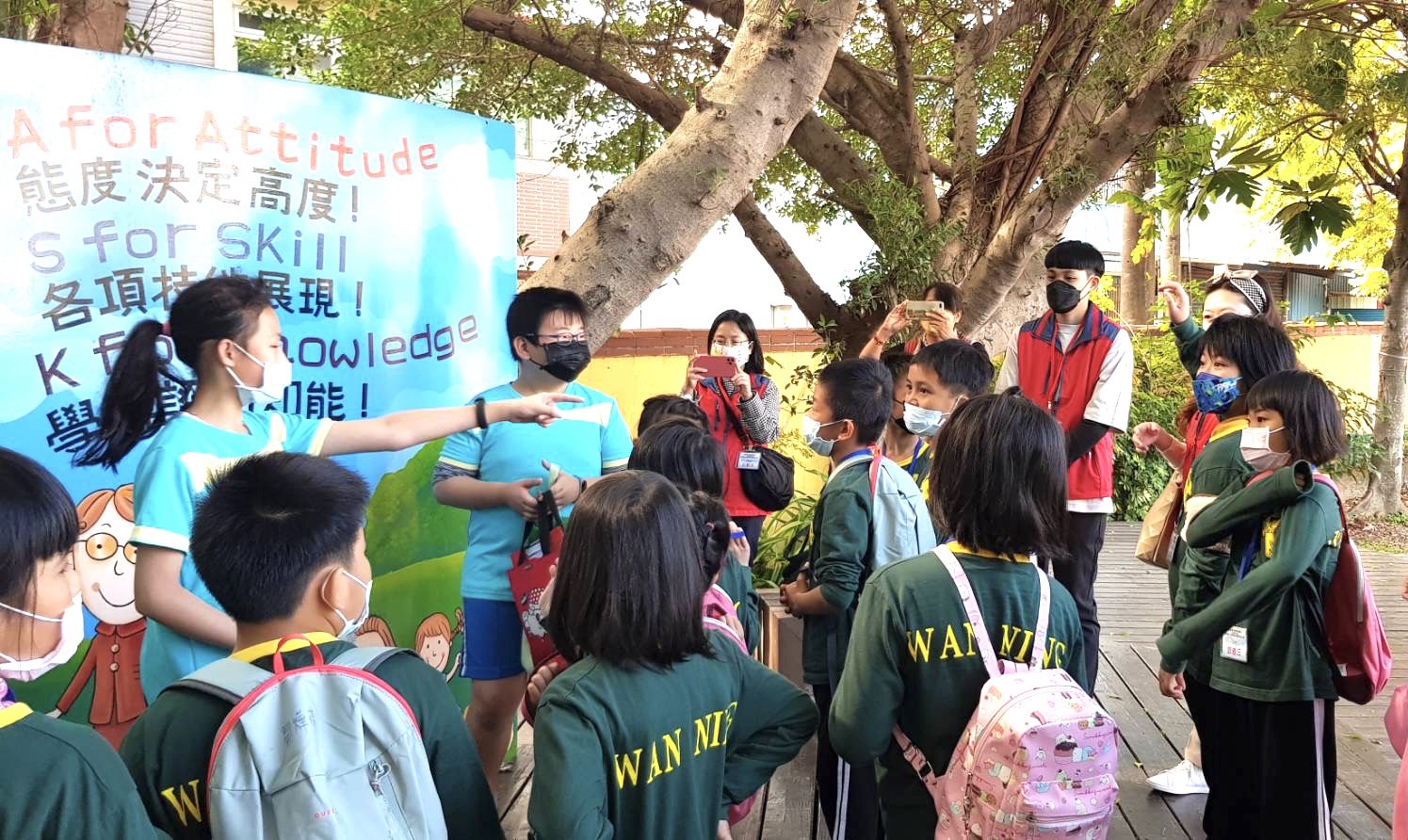 6.新北成州 花蓮萬寧兩校 成千成萬的教育希望 陳牽成萬的學子交流