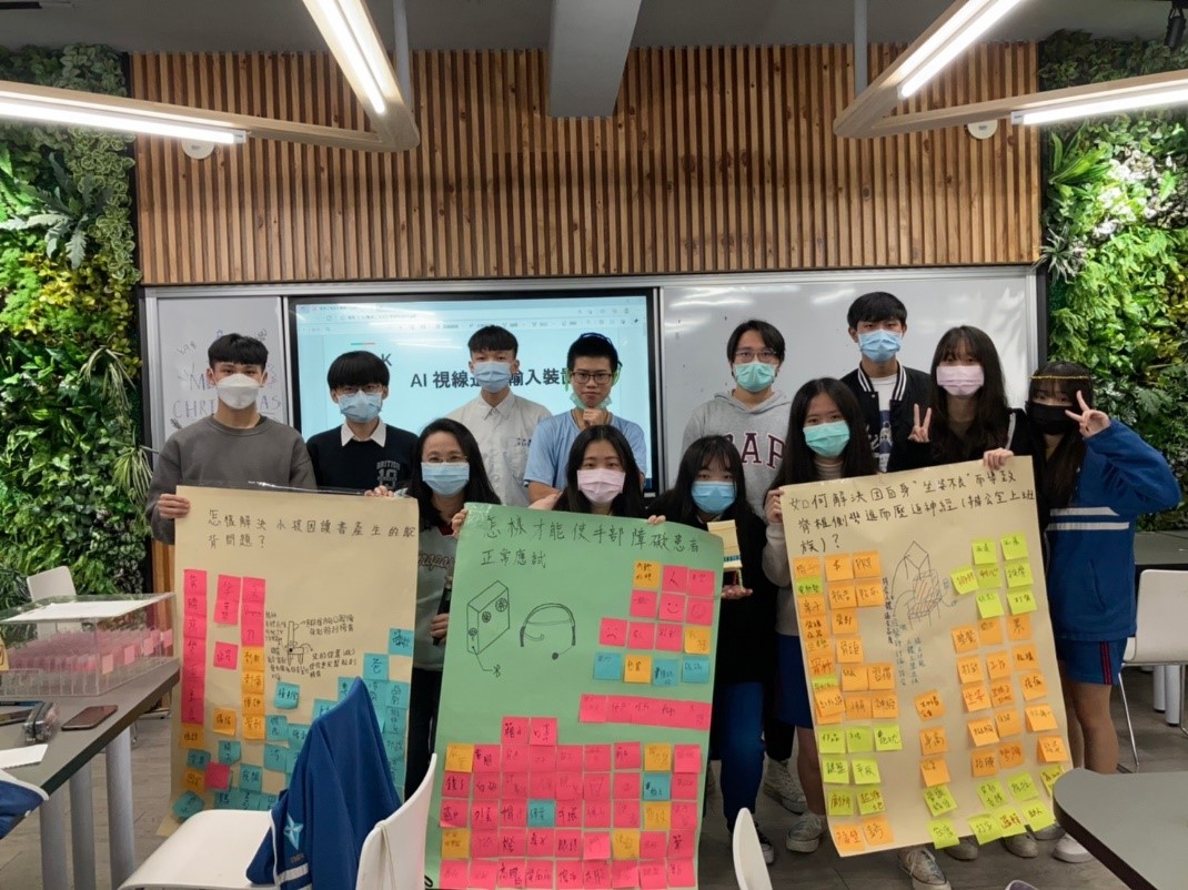 醫學工程設計思考體驗營：學生進行成果發表.jpg