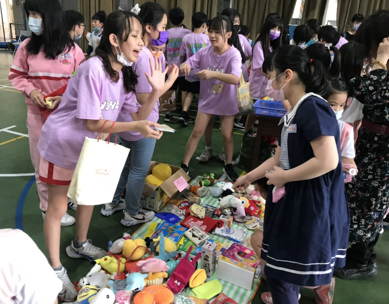 榮富國小童樂節舉辦跳蚤市場體驗叫賣(資料照).jpg