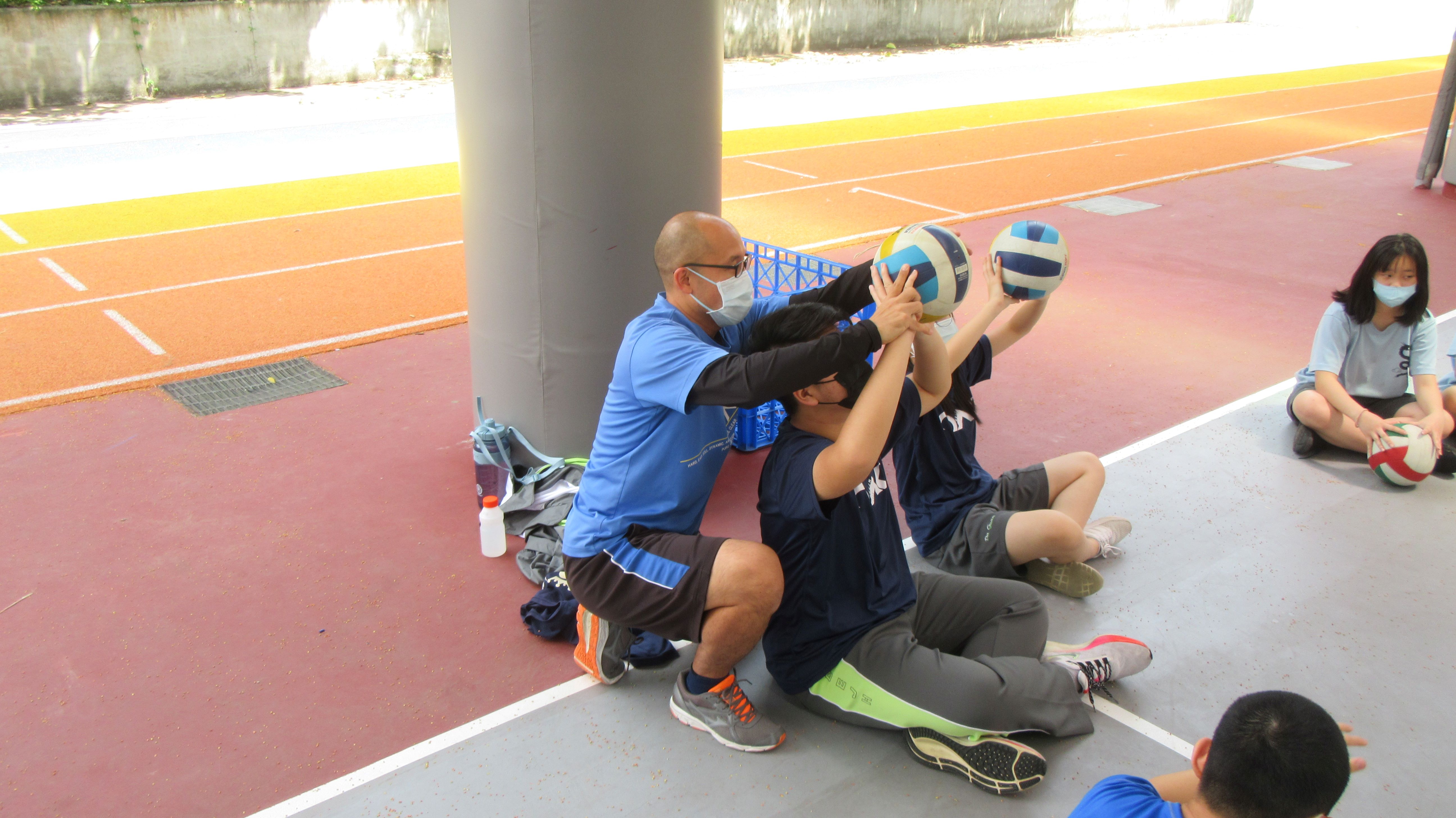 教育新聞-新北多元輔導策略好極了心晴小語、排球小團體激發微笑的能量-新北市政府教育局