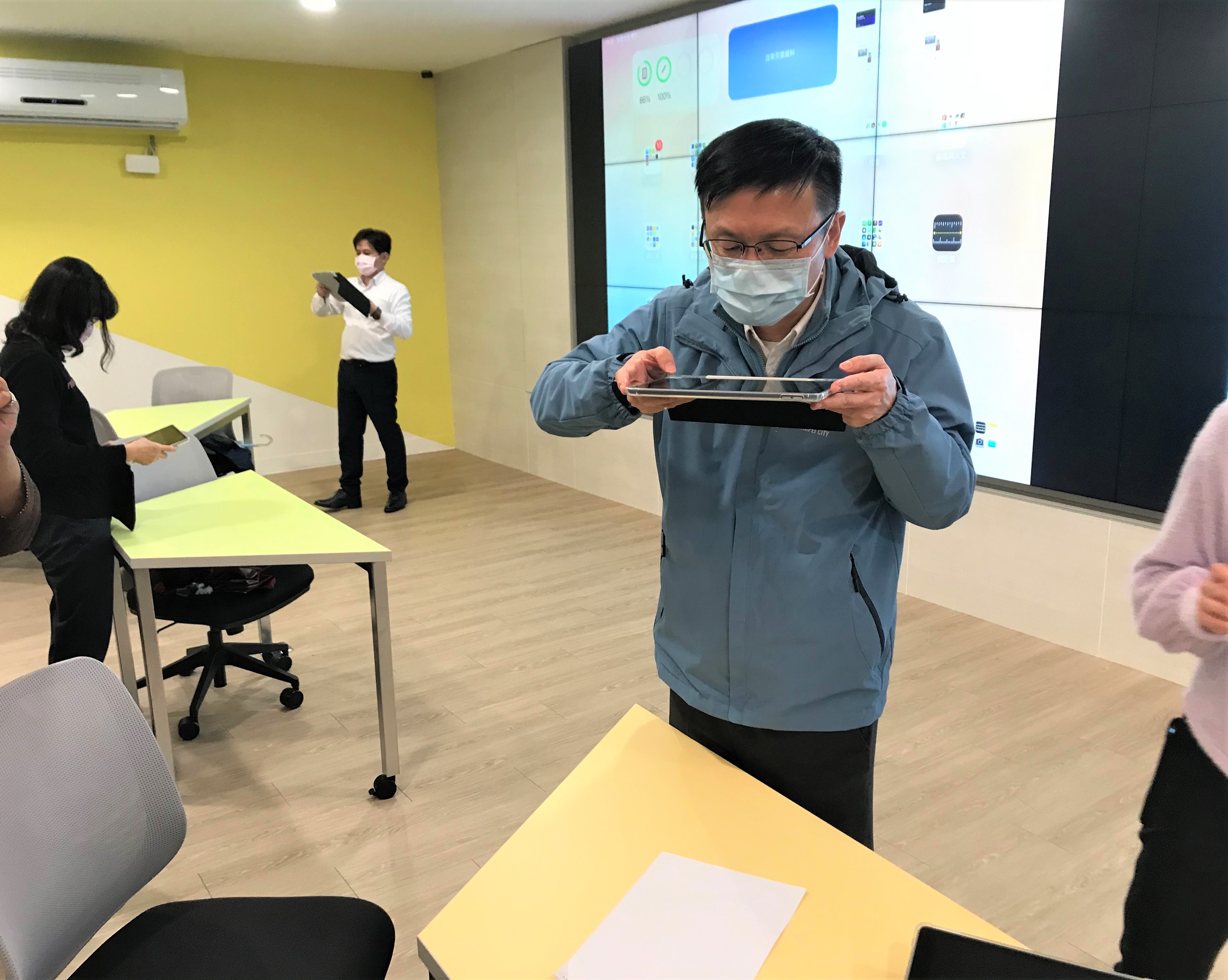 教育局長張明文參與研習，鼓勵校長帶頭推動智慧教育。.jpg