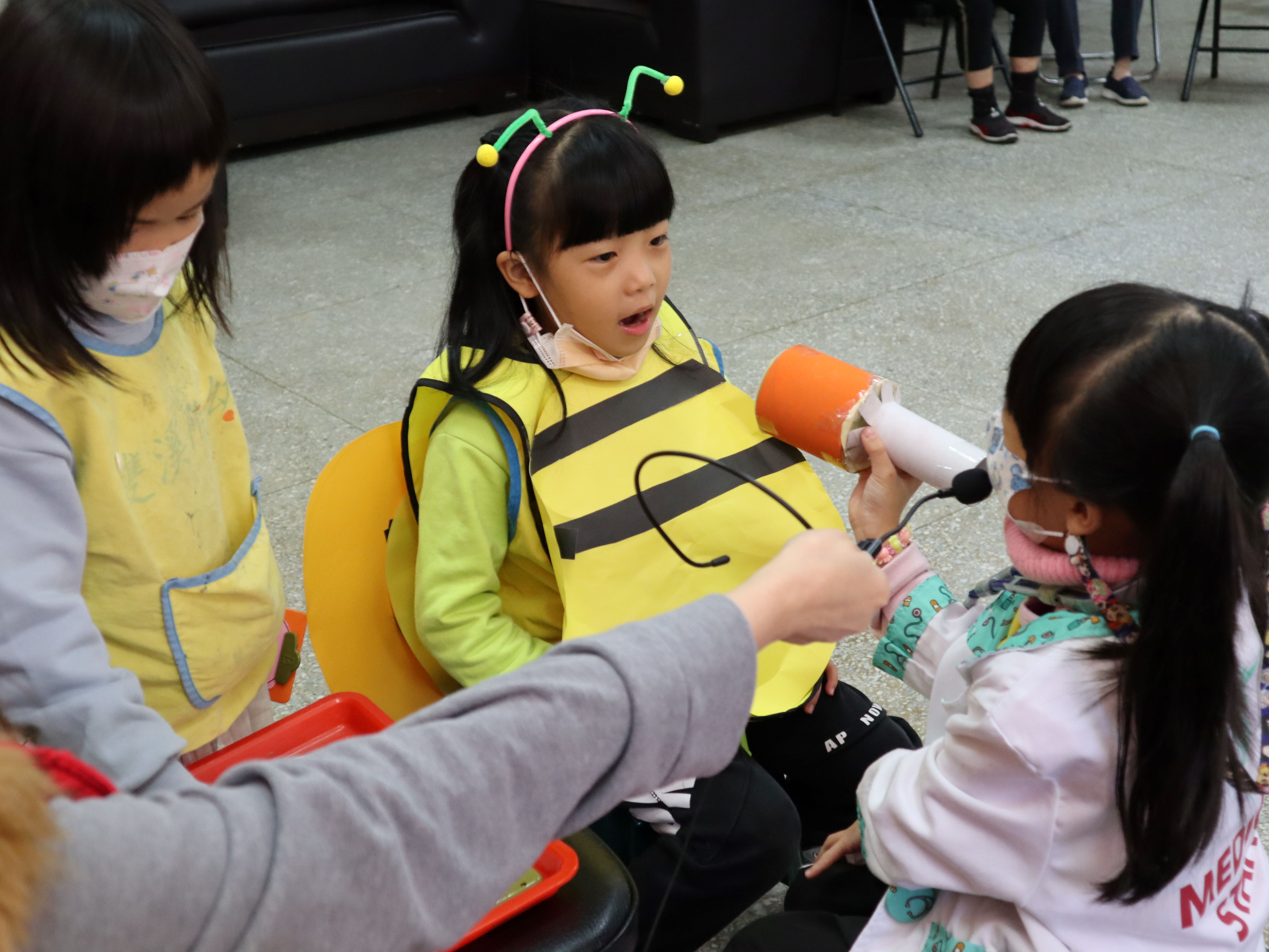 雙溪國小附設幼兒園中班學生自編野薑花歌曲，並自信地表演。.JPG