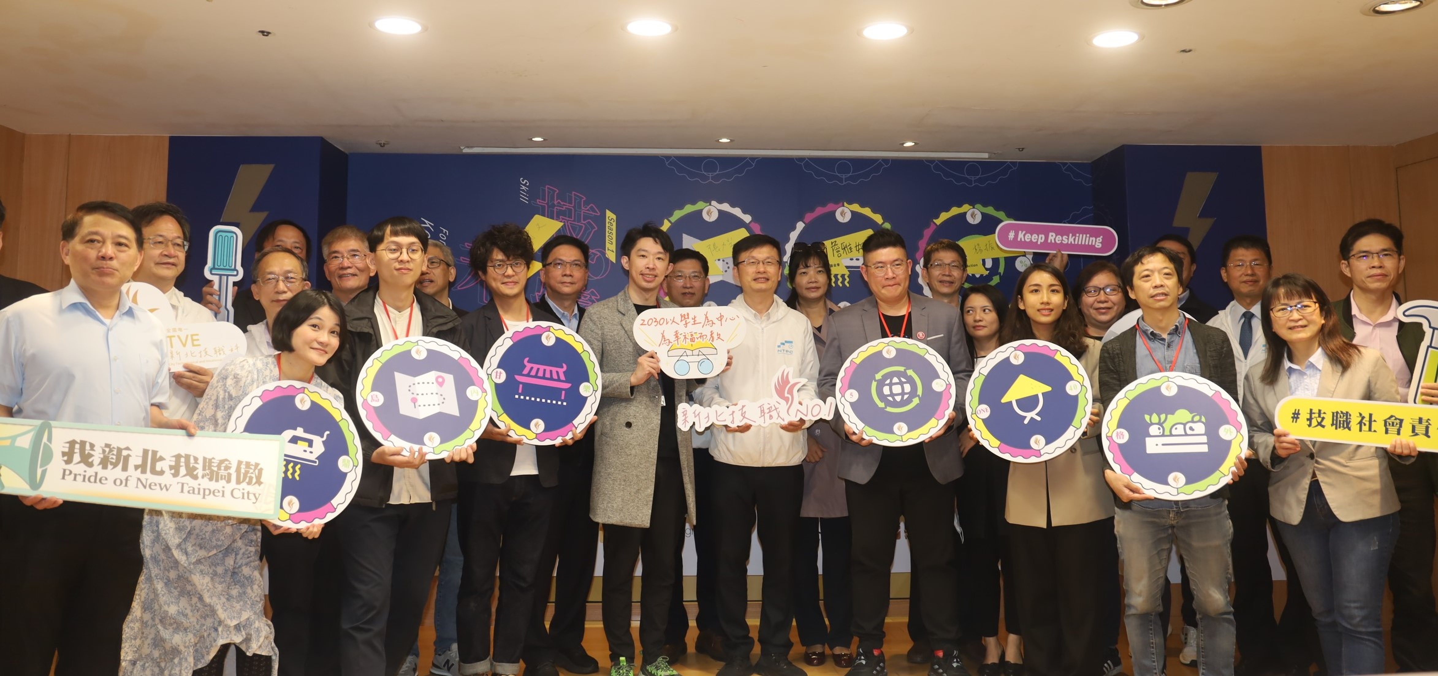 新北市今（10）日由教育局長張明文攜手Skills for U、及6大公民團體，共同簽署MOU，倡議「技職社會責任X影響力」。.jpg