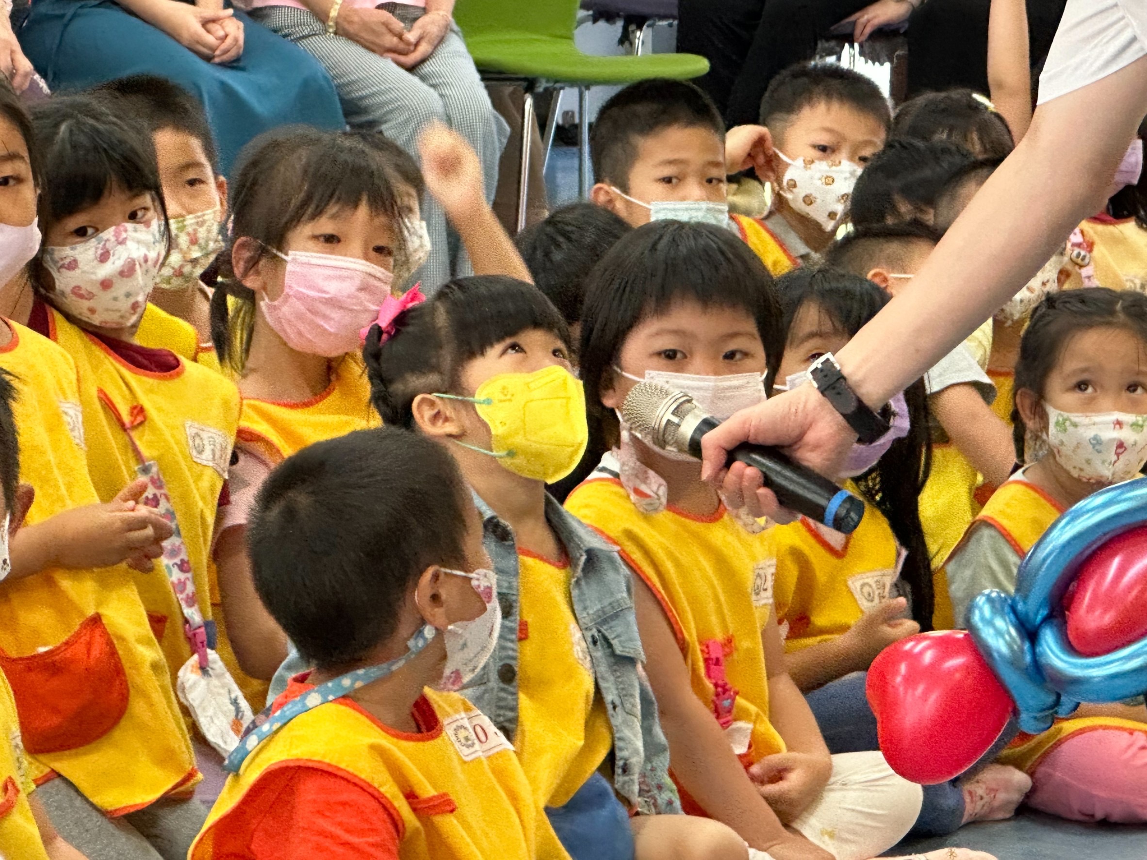 新北市創立幼兒園故事志工團，未來也將運用數位轉型，讓幼兒透過線上，親子一同聆聽故事，感受閱讀的美好，落實新北市「為幸福而教」。.jpg