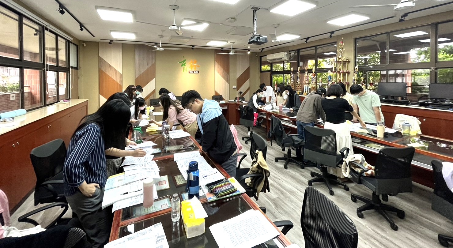 新北市112學年度初任教師基地共學增能研習，學員分組研討.jpg