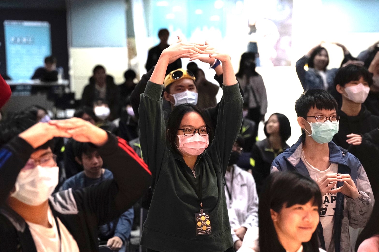 論壇活動進行AI趣味問答遊戲，學生互動情景.jpg