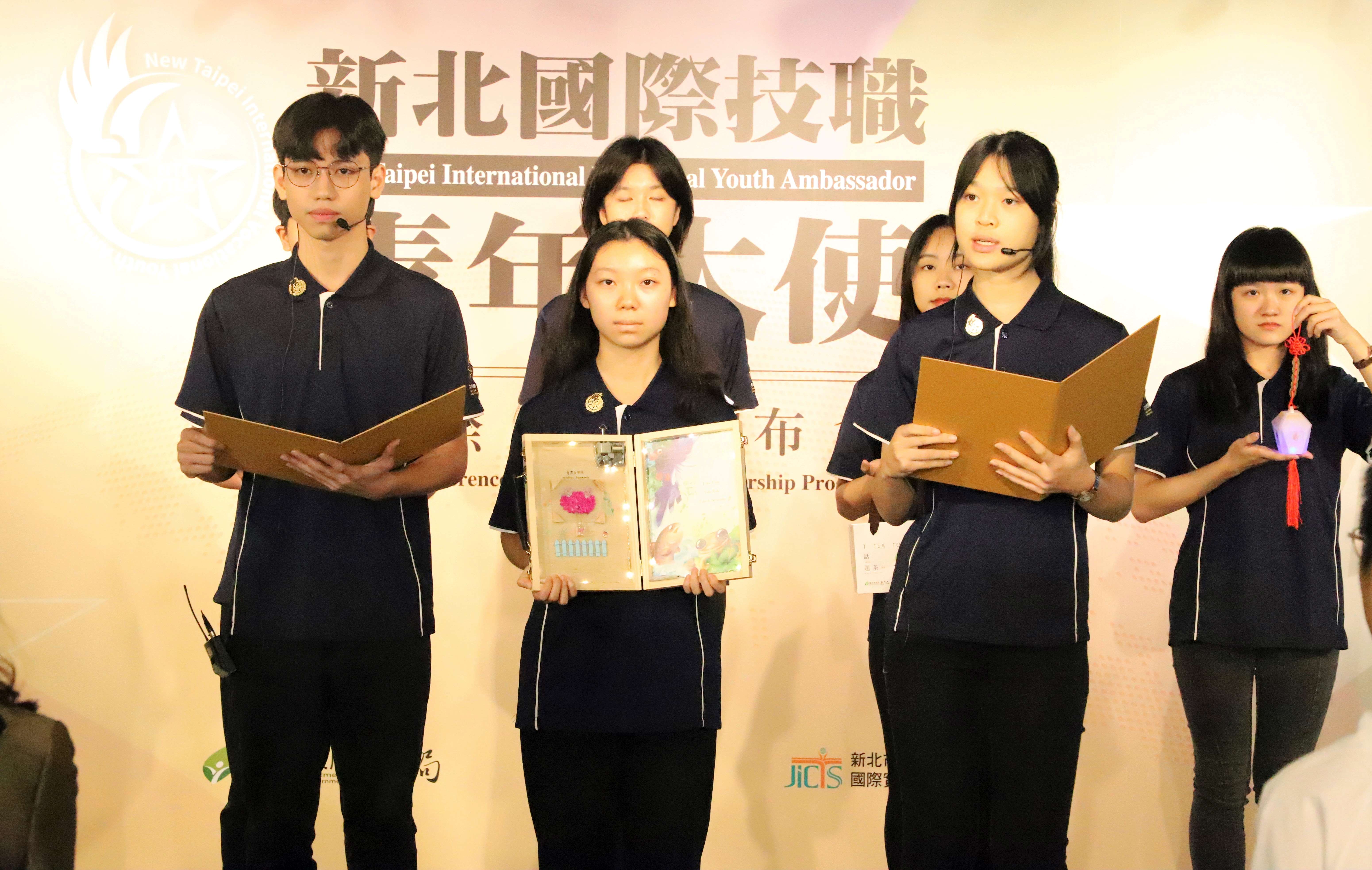 學生國際交流作品發表(1).JPG