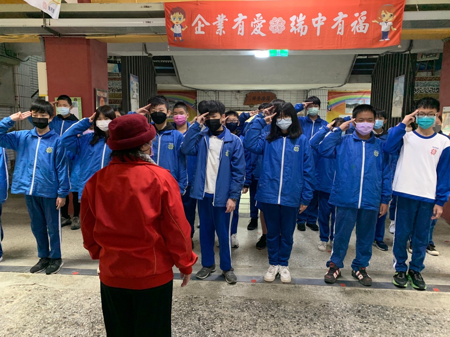 漢帝教育基金會捐助瑞芳國中清寒獎助學金.jpg