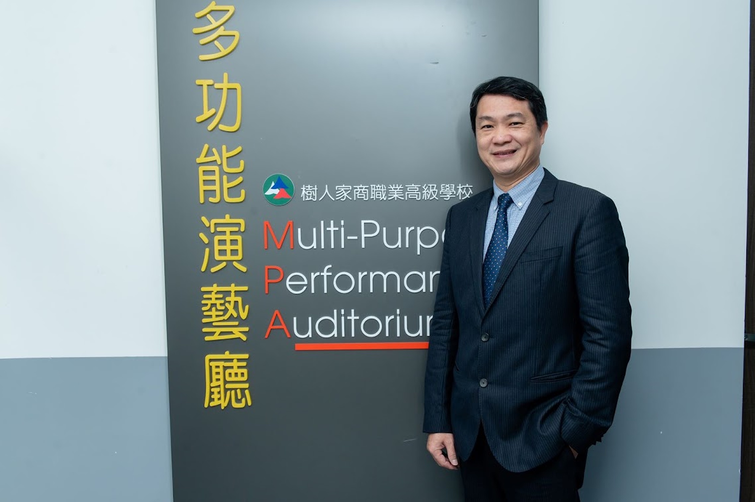 利政南校長-樹人家商專業教室揭牌儀式.jpg