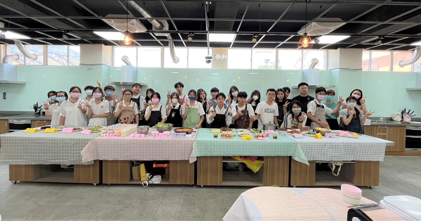 樹林高中-烹飪教室：在課程中可以更放心讓學生進行分組實作活動.jpg