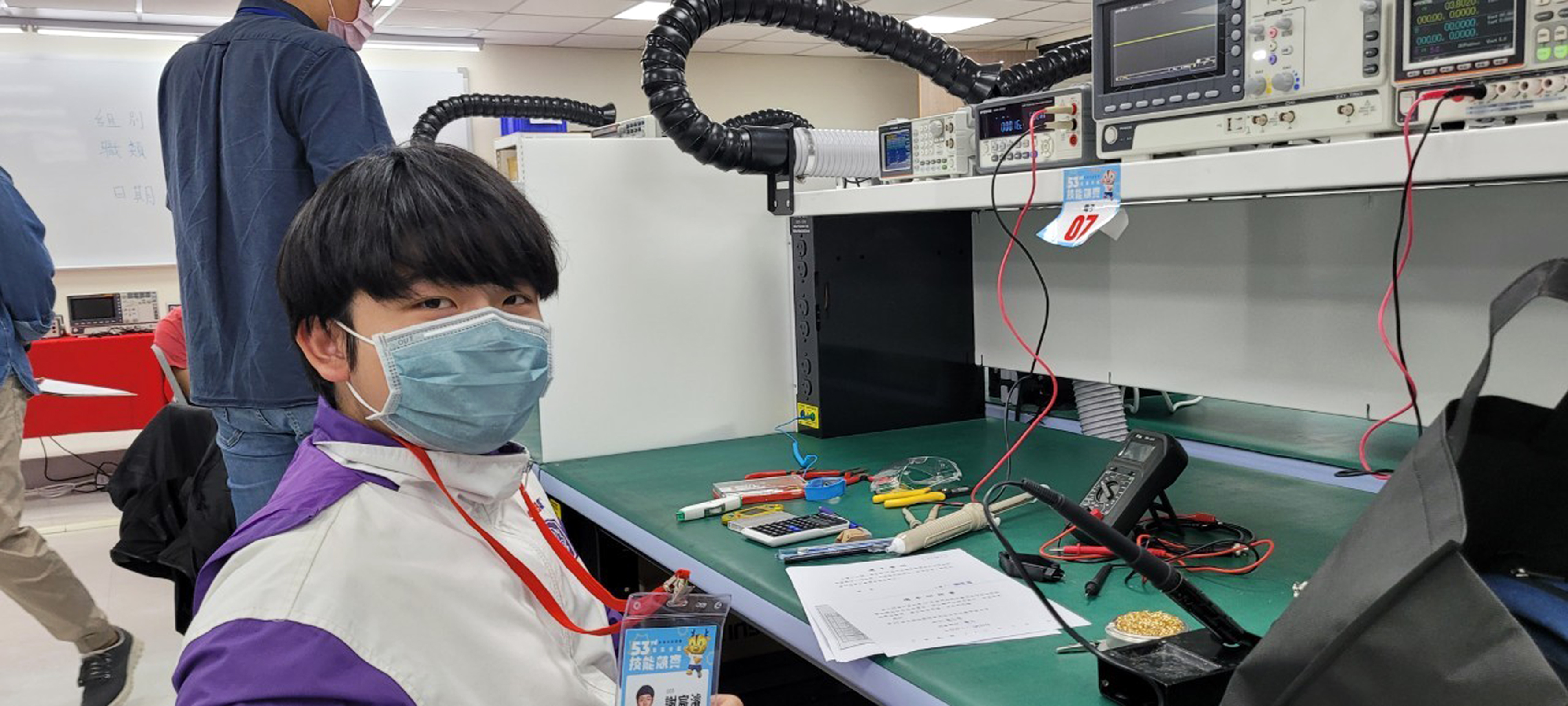 謝宸濬同學就讀林口國中時，代表學校參加第53屆全國技能競賽北區賽青少年組電子職類.jpg