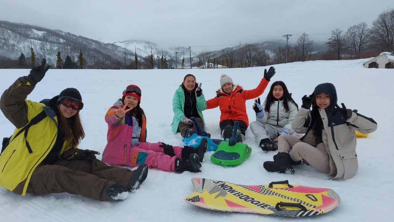 新林國小師生於滑雪場學習滑雪，掌握初階滑雪技巧.jpg