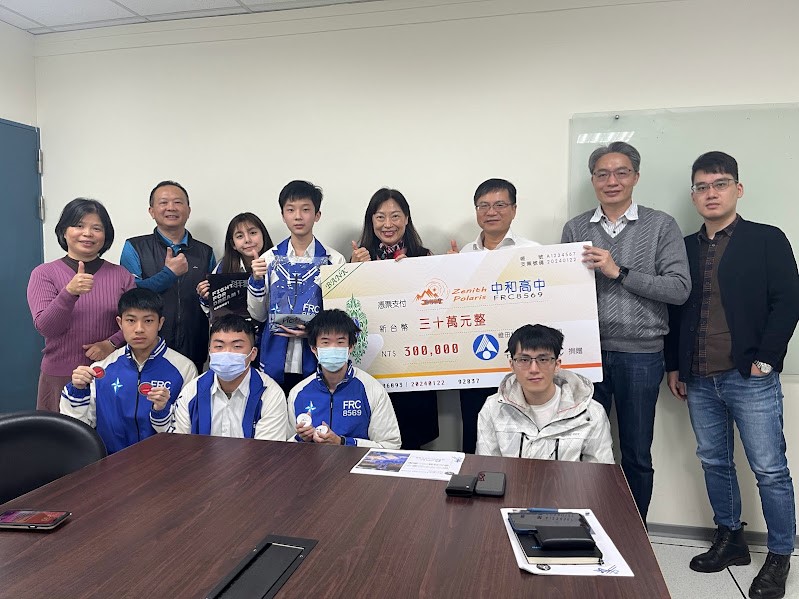 中和高中FRC8569到維田科技募款.jpg