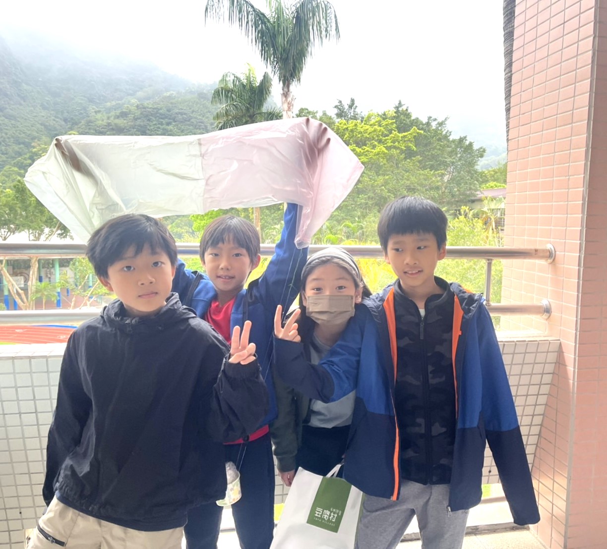 遊我做主 蛋降雙峰-天空中的創意漫遊
