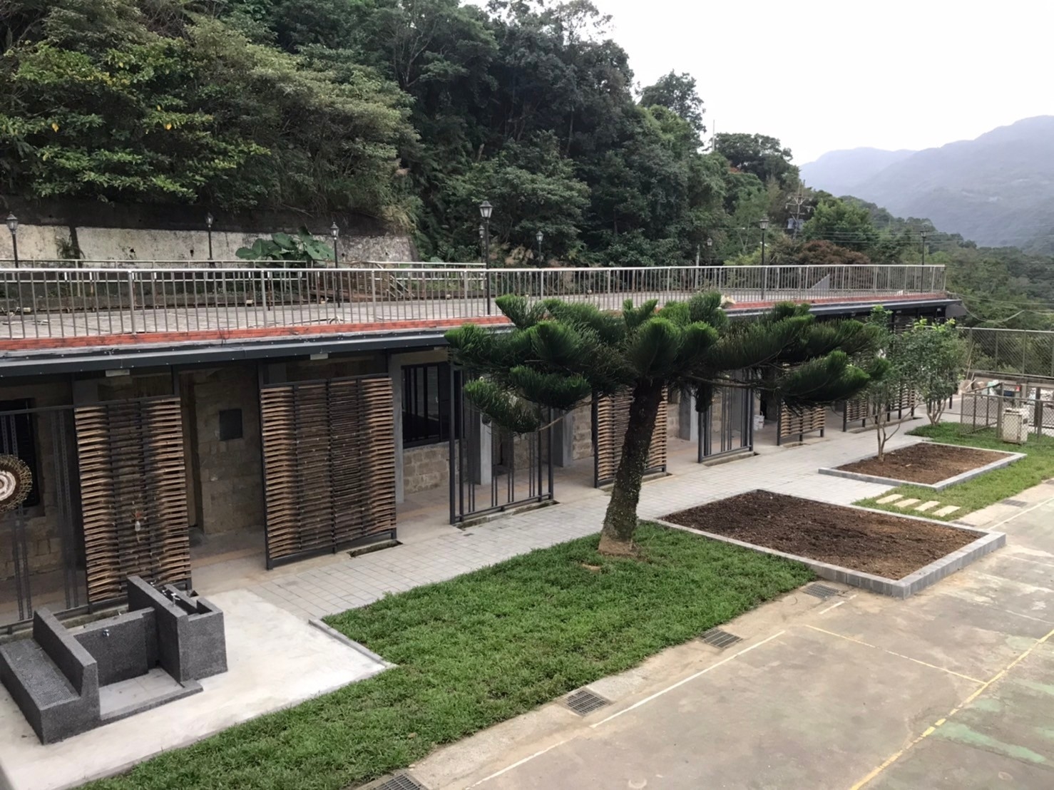 嶄新的校舍，重現民國62年的石頭屋原貌_0.jpg