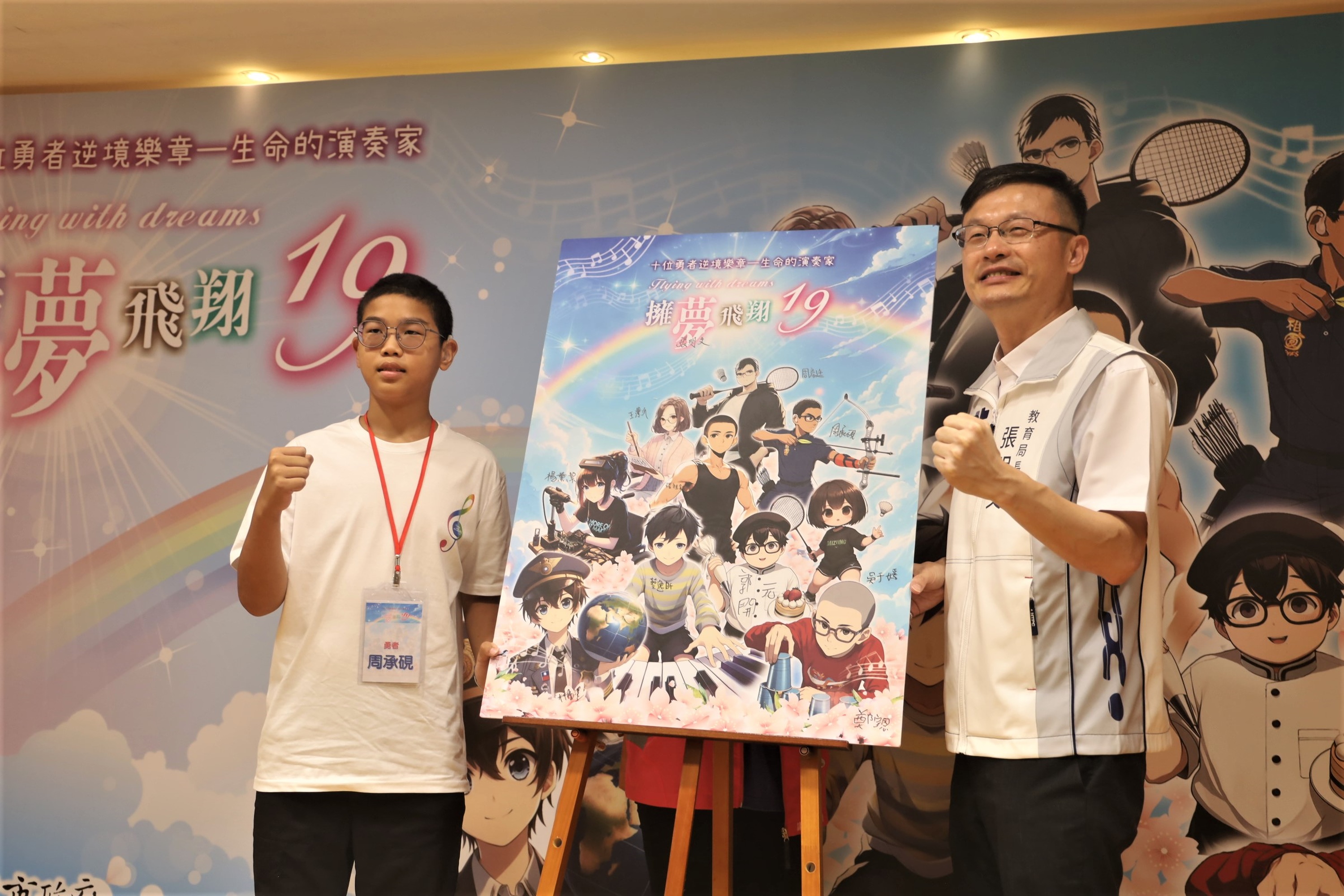 柑園國小周承硯勇者代表贈書予張明文局長