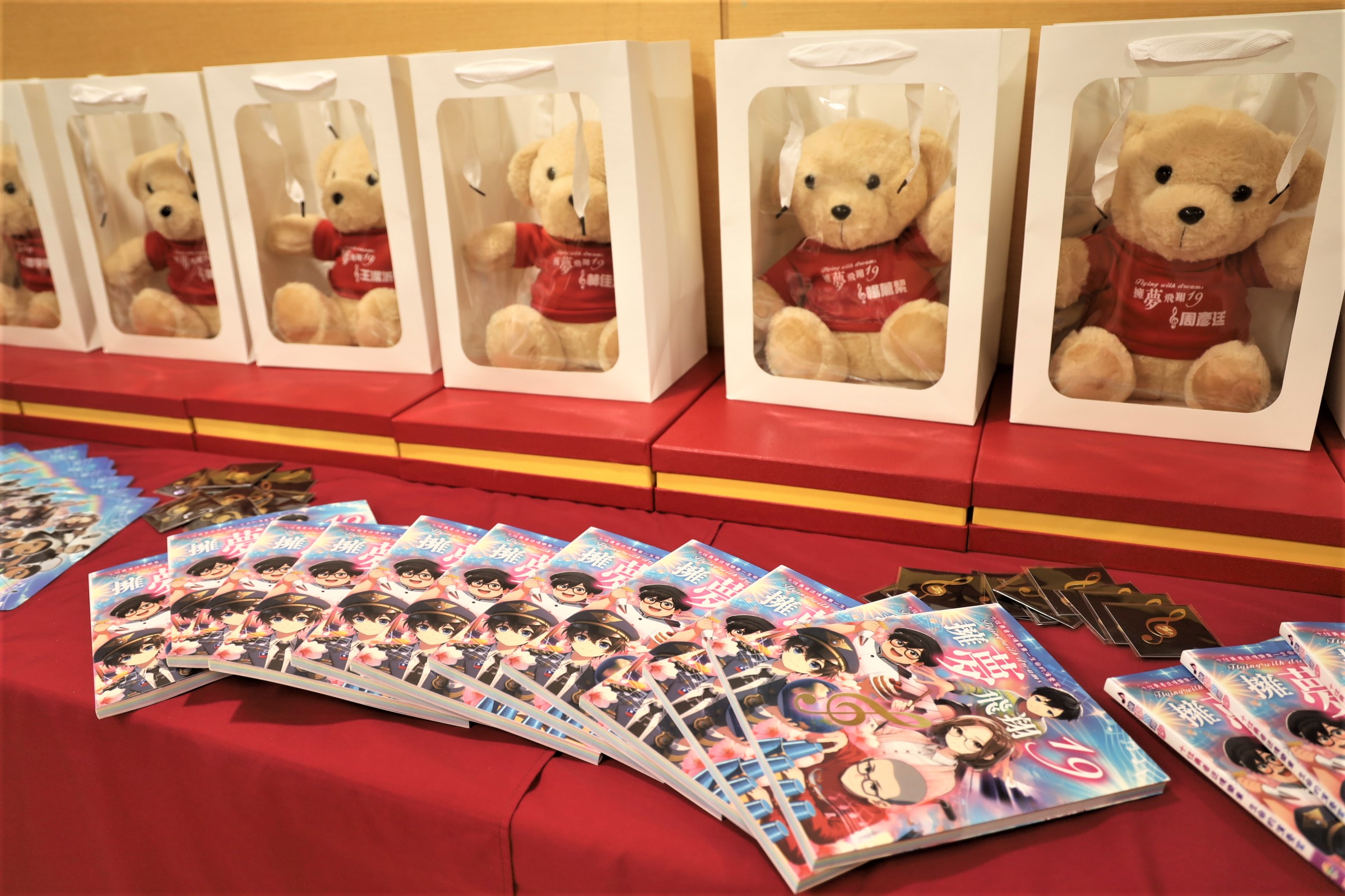 新北《擁夢飛翔19》新書發表