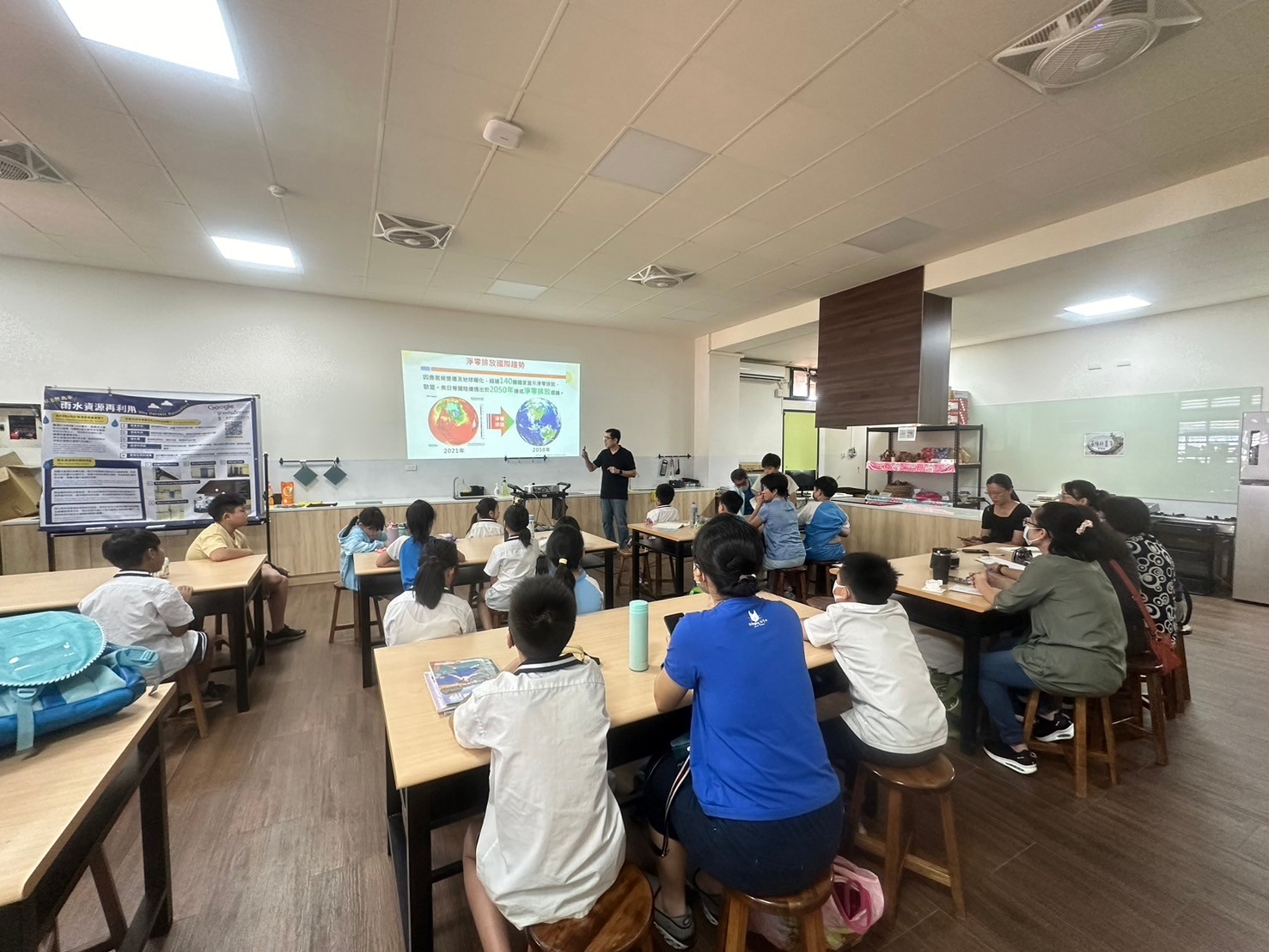 邀請專家進行碳匯與校園碳盤查實作