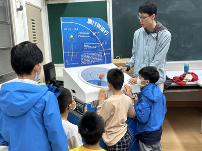 行動天文展-指導老師講解.jpg