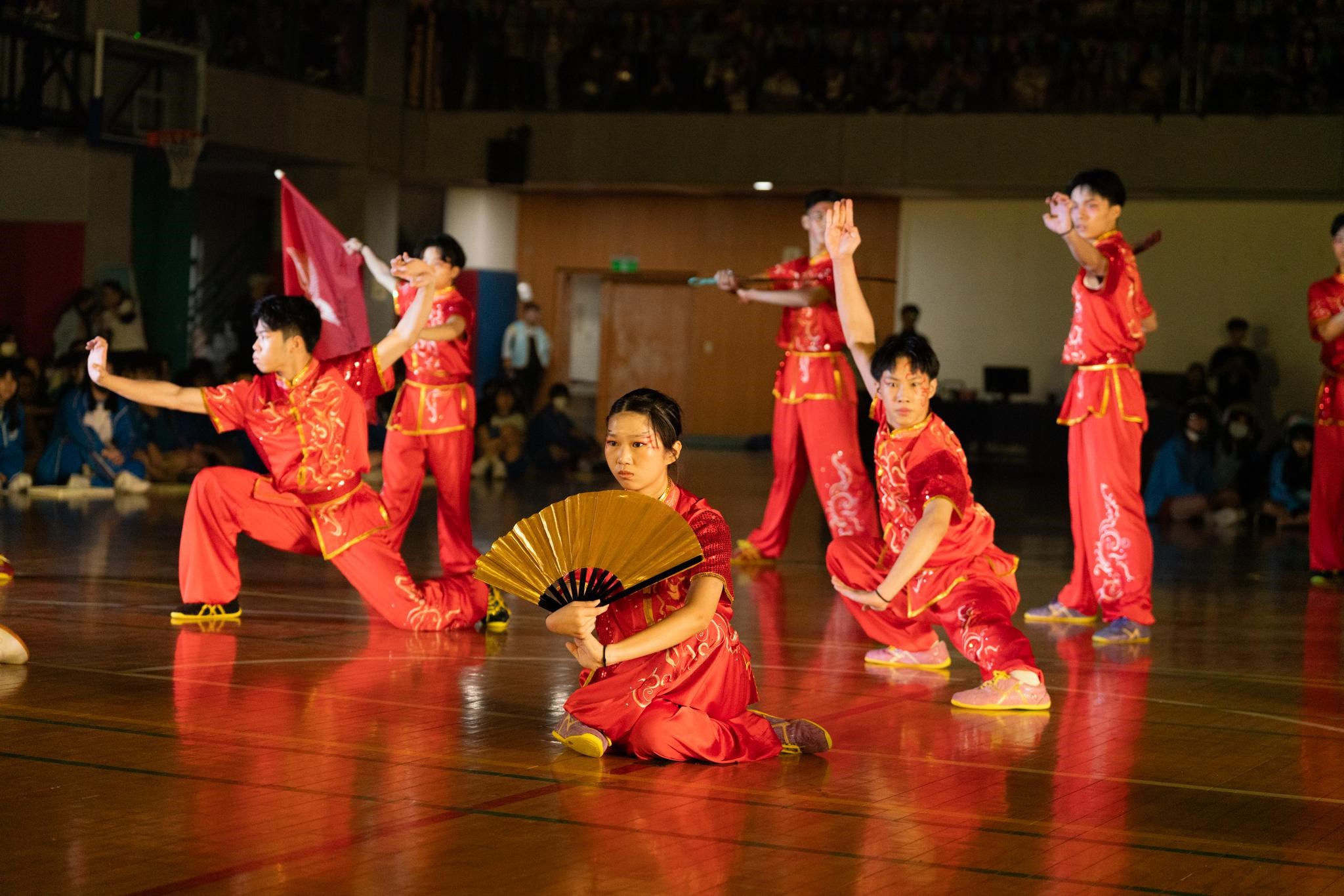 學生表演.jpg