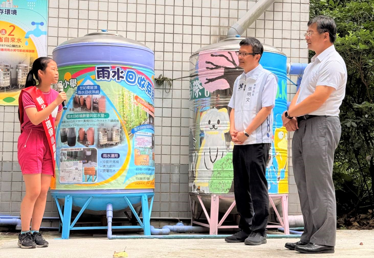 鄧公國小學生介紹污水納管對於溫室氣體盤查的影響