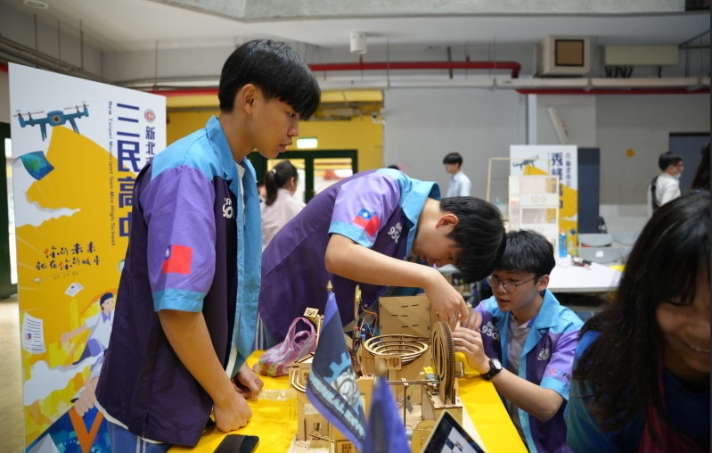 113學年度在地就學大聯盟成果展成果發表-三民國中.jpg