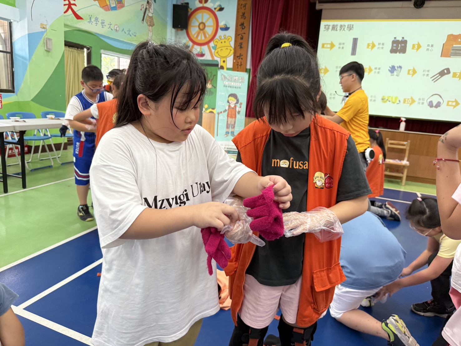 弘道「老教室」走進屈尺「小教室」 學童們化身「彭祖」，體驗老化日常