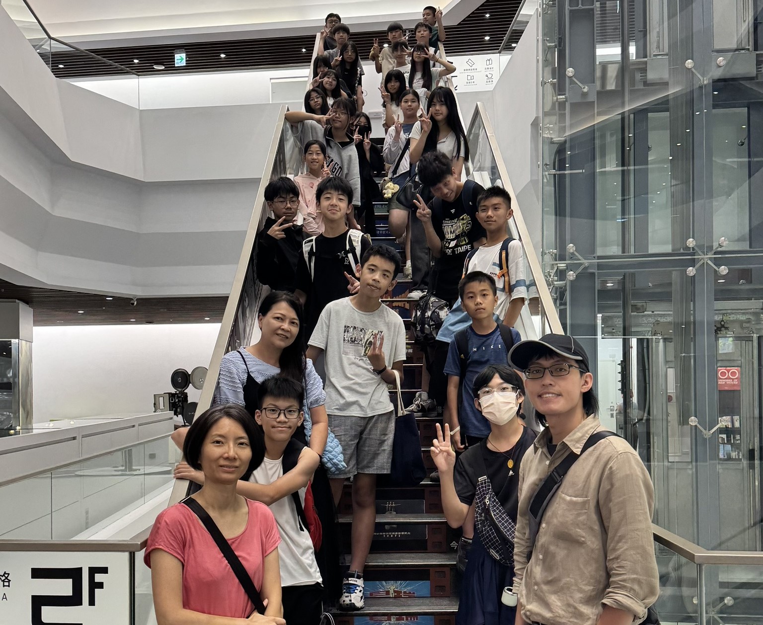 走進時光長廊，中平學子重溫影像記憶，開啟寓教於樂的暑假05.jpg